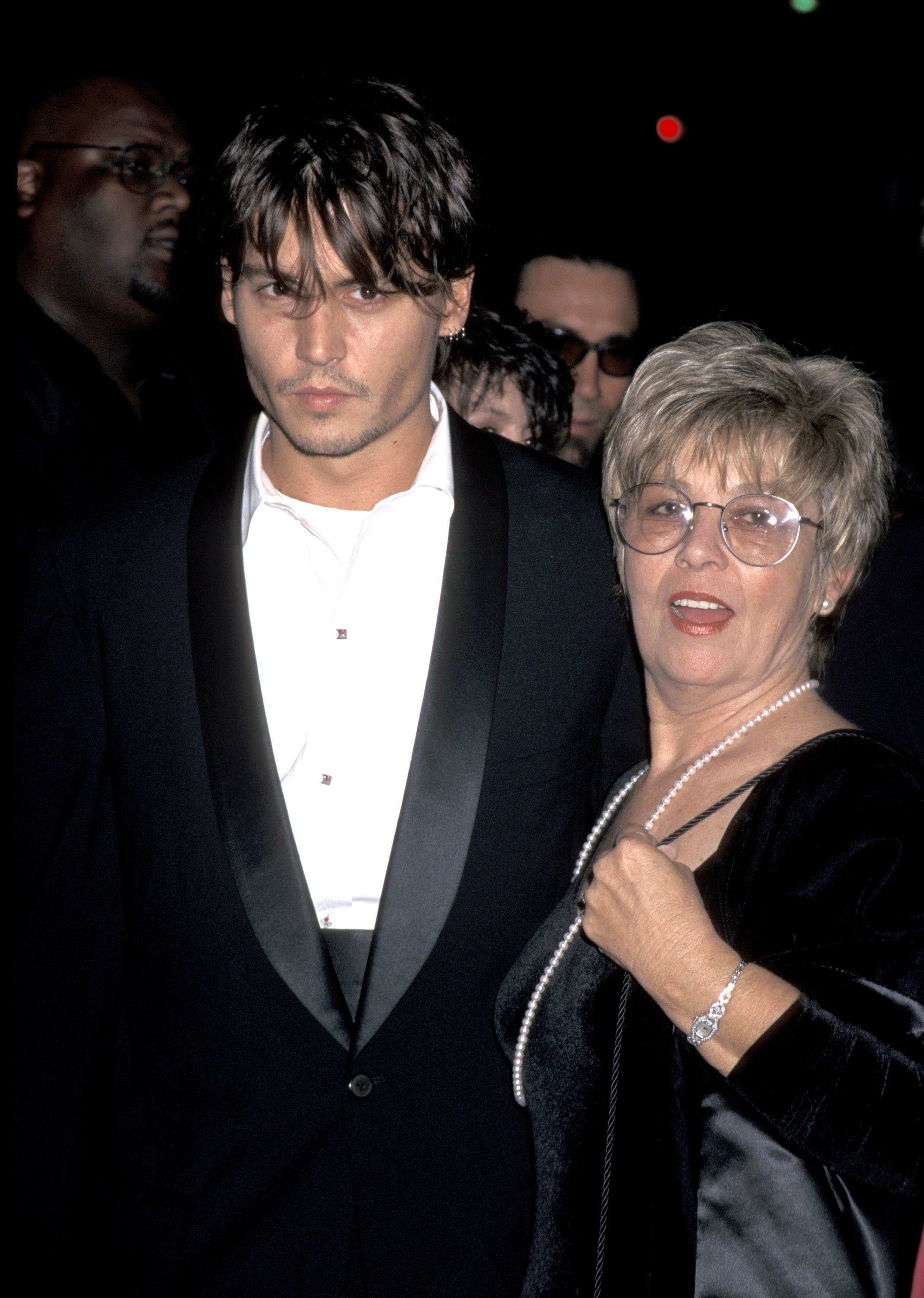 Johnny Depp ve annesi Betty Sue Palmer, Beverly Hills'deki Akademi'de fotoğraflandı |  Kaynak: Getty Images