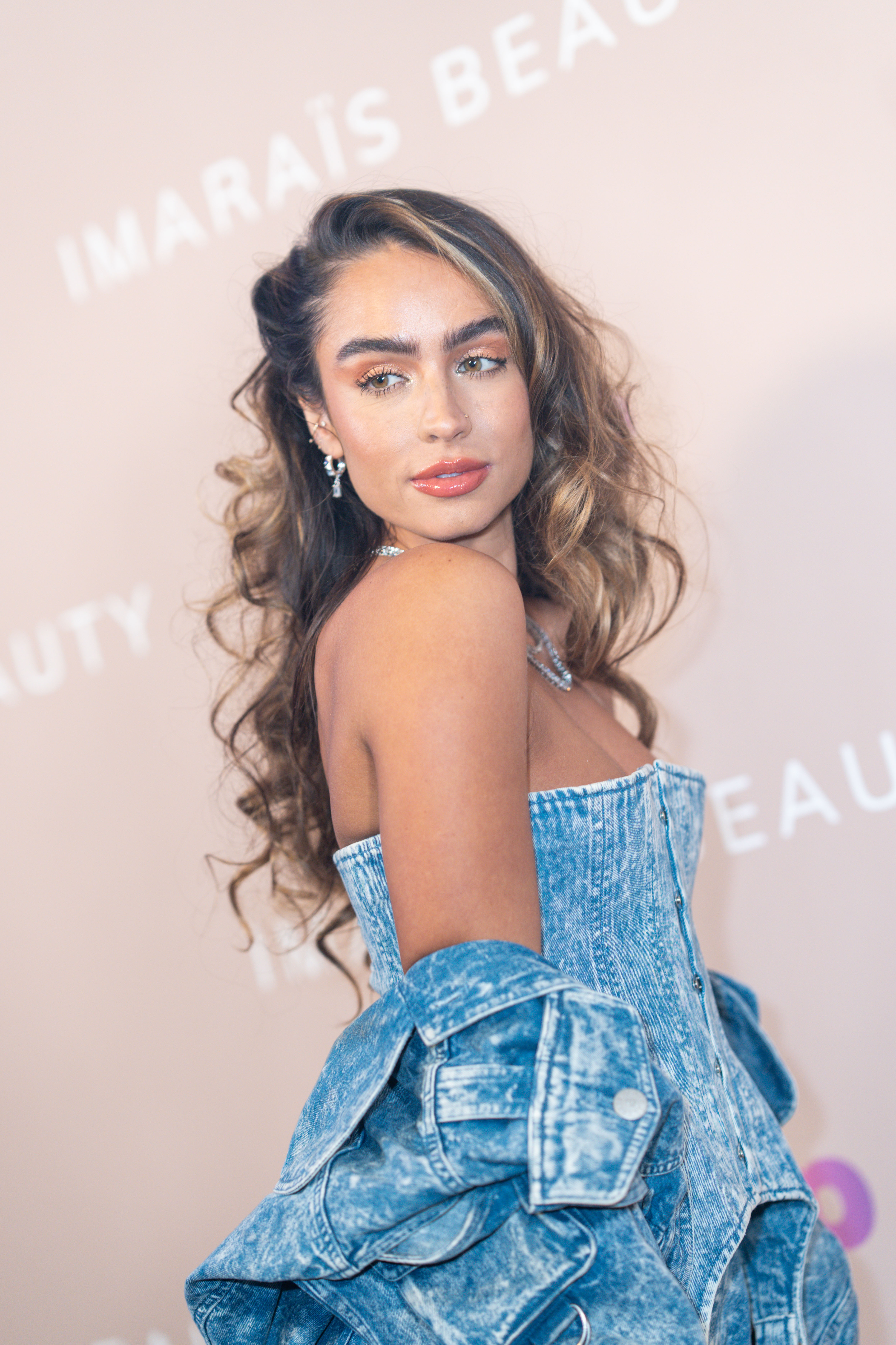 Sommer Ray at the FL!P And IMARAÏS Beauty Partnership Launch Party on November 3, 2022, in Los Angeles | Source: Getty Images