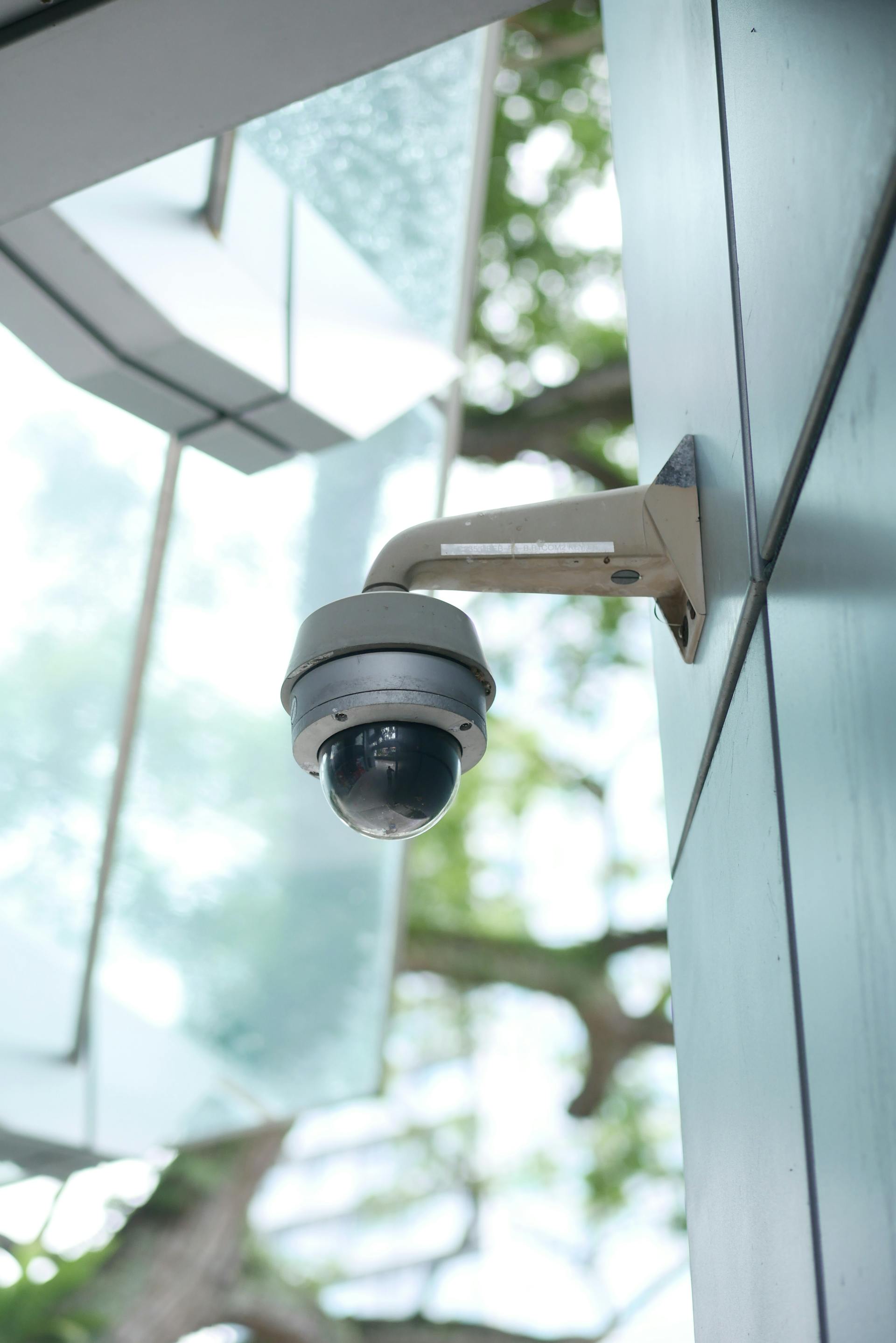 A CCTV camera mounted on the wall | Source: Pexels