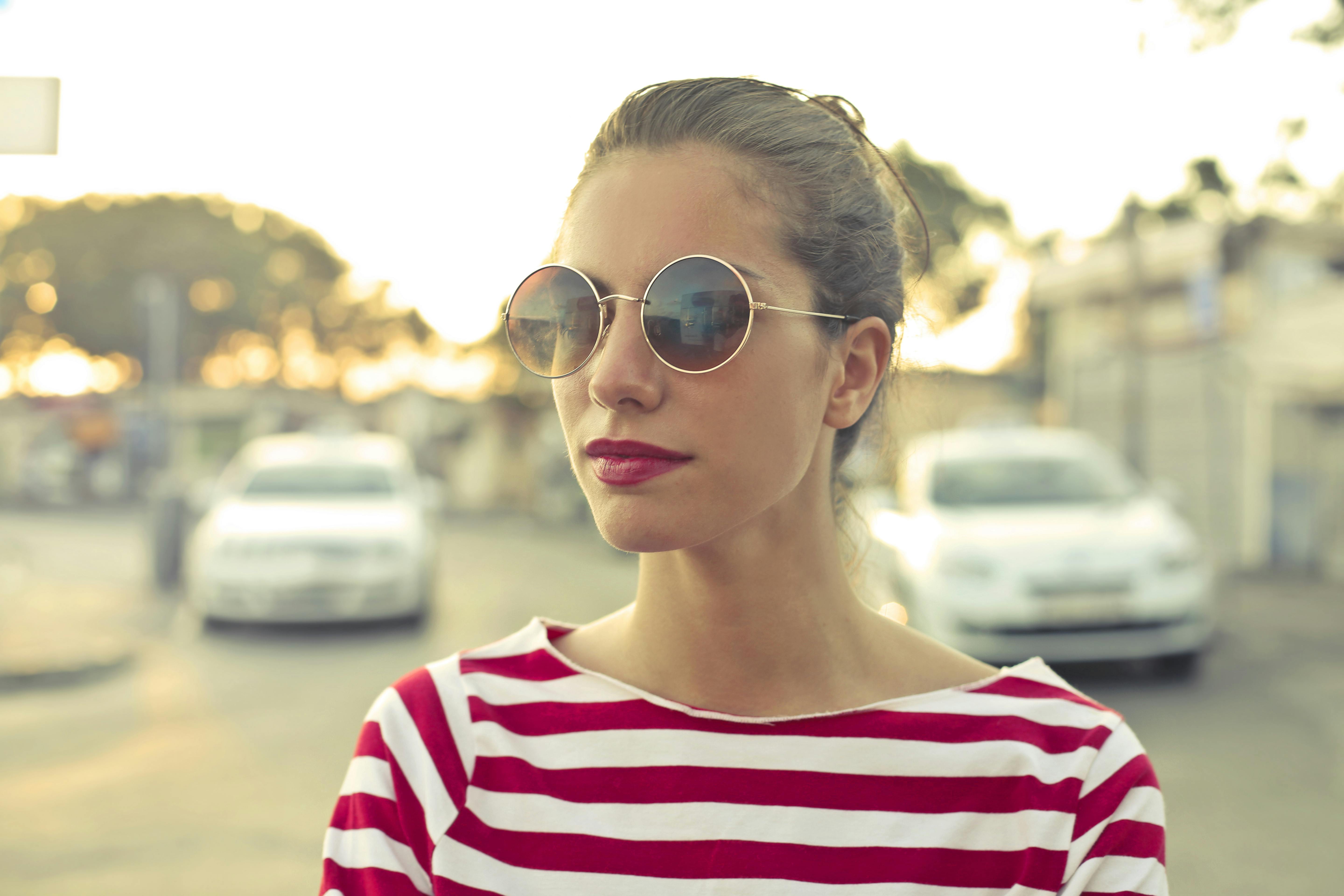 A woman wearing shades | Source: Pexels