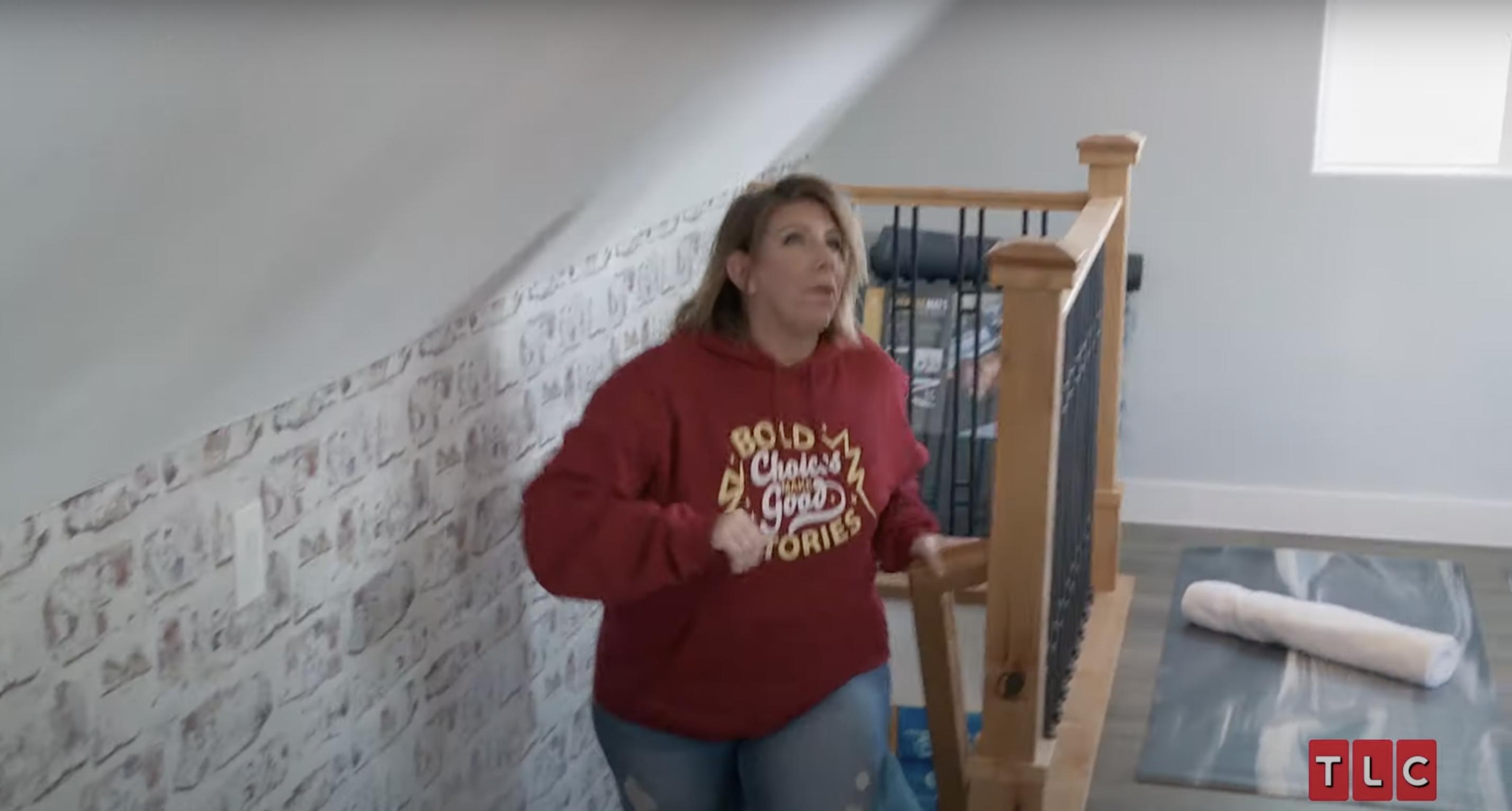 Meri Brown walking upstairs in her carriage house on "Sister Wives" | Source: YouTube/TLC