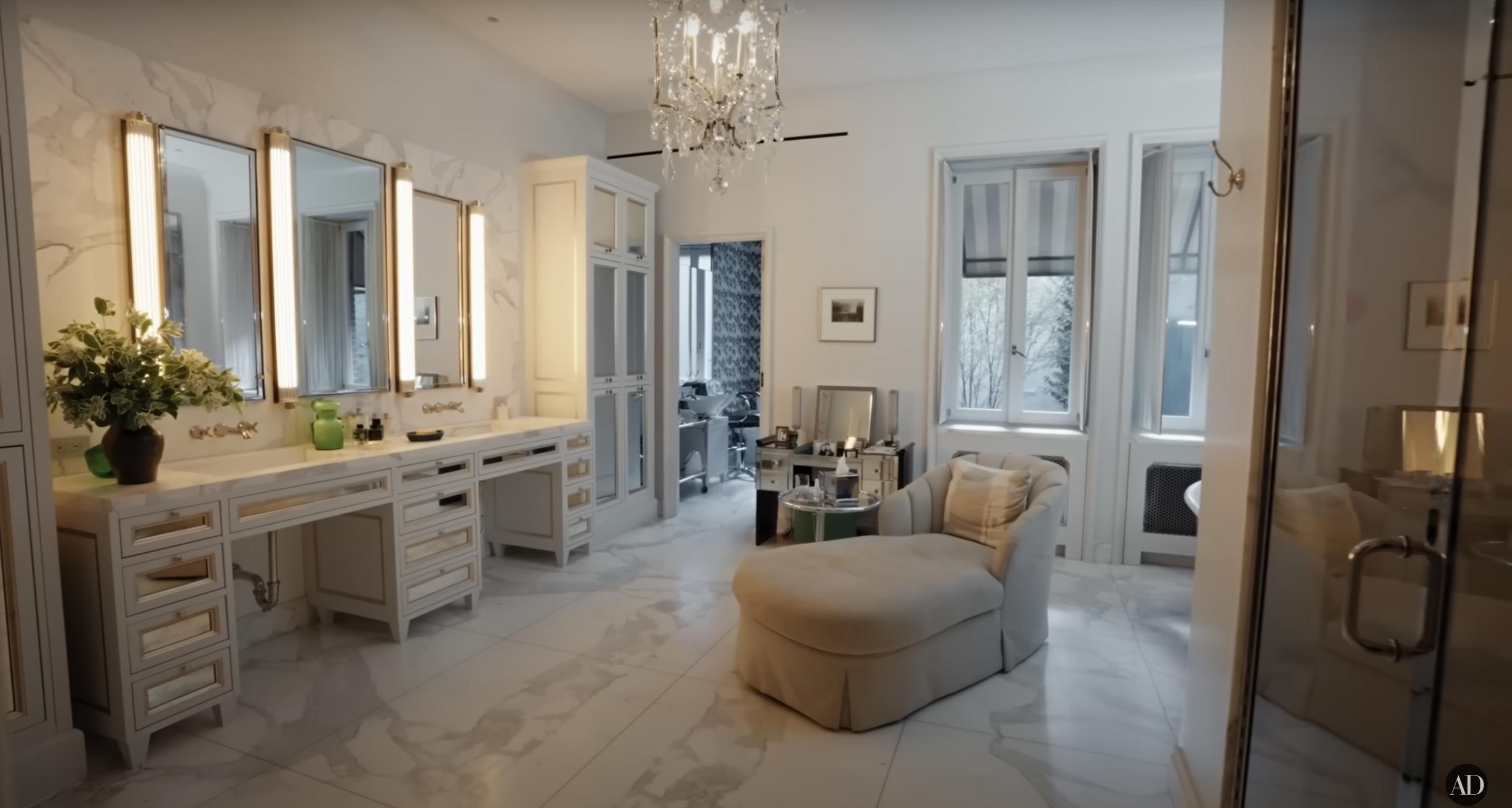 Kelly Ripa and Mark Consuelos' bedroom inside their New York townhouse, dated December 10, 2024 | Source: YouTube/@Archdigest