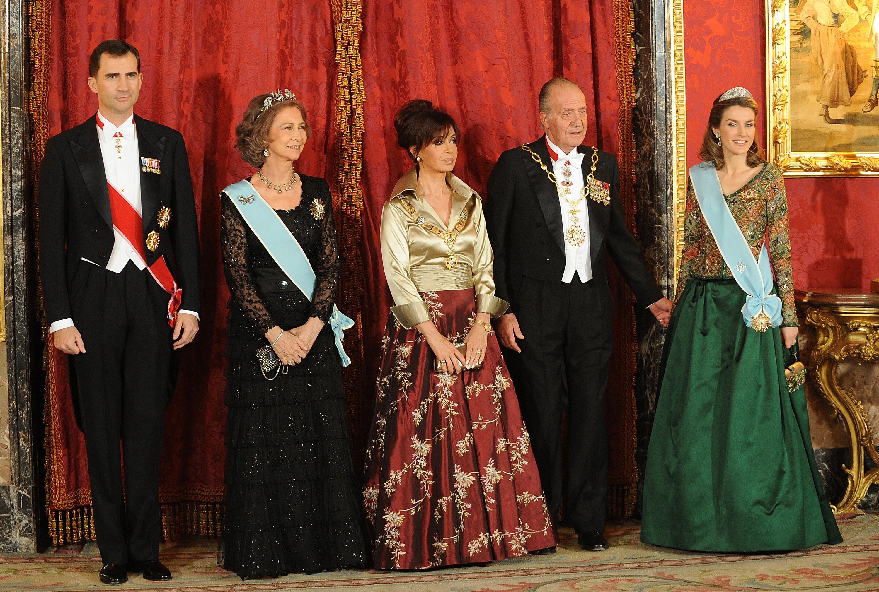 Felipe de España, Sofía de España, Cristina Fernández de Kirchner, Juan Carlos de España y Letizia de España el 9 de febrero de 2009 en Madrid. | Foto: Getty Images Felipe de España, Sofía de España, Cristina Fernández de Kirchner, Juan Carlos de España y Letizia de España el 9 de febrero de 2009 en Madrid. | Foto: Getty Images