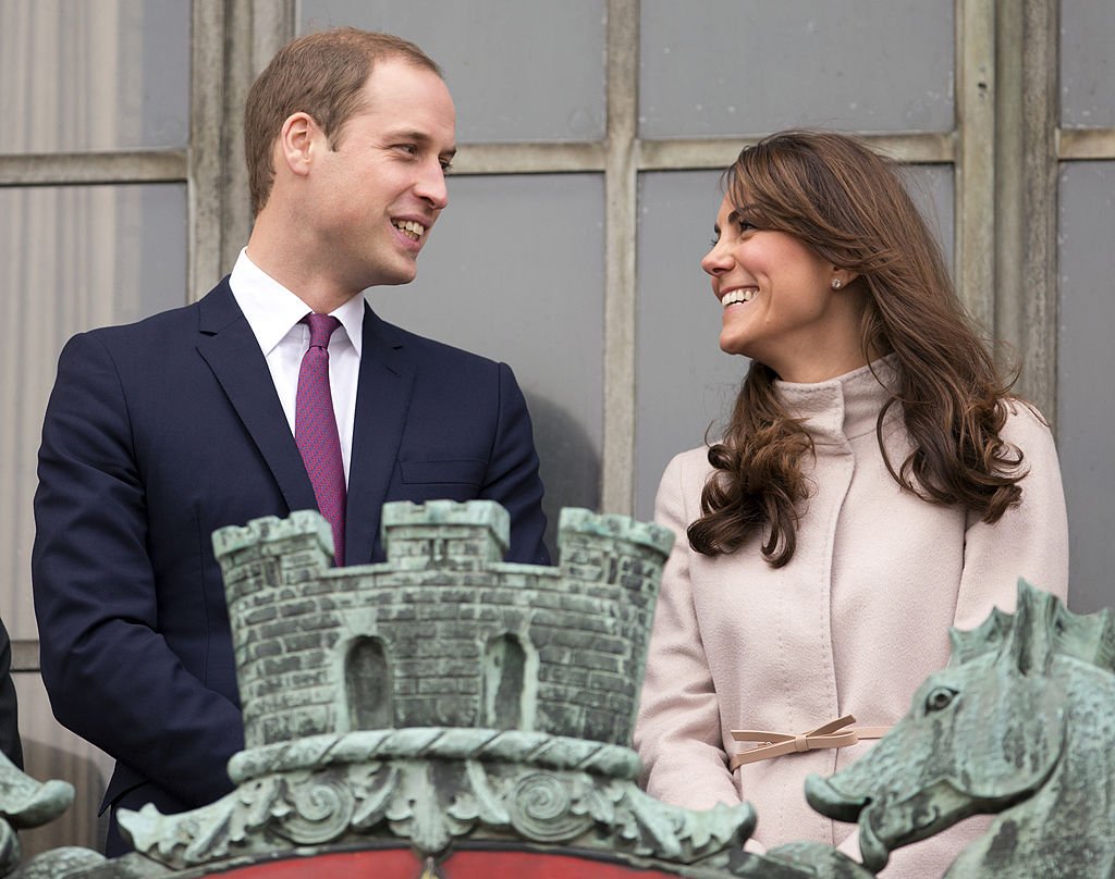 Prince William and Duchess Kate Middleton pictured on the balcony of The Guildhall during their first official visit to Cambridge, 2012, England. | Photo: Getty Images