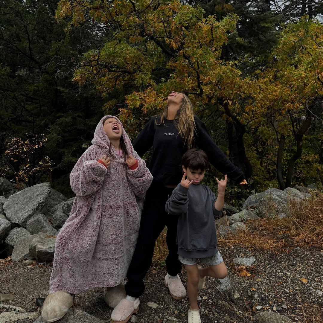 Taylor Frankie Paul with her children, from a post dated October 6, 2025 | Source: Instagram/taylorfrankiepaul