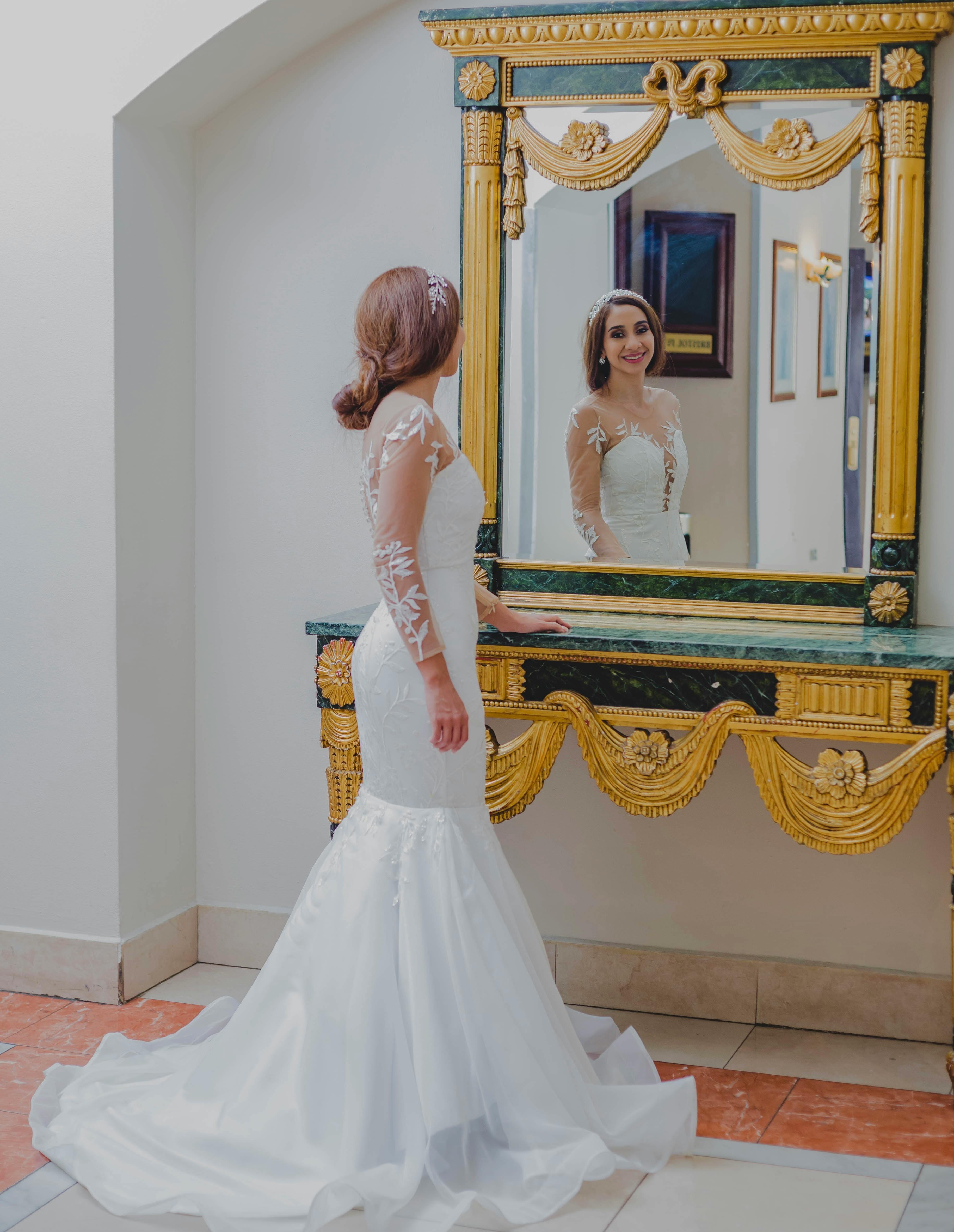 A happy bride looking at herself in a mirror | Source: Pexels