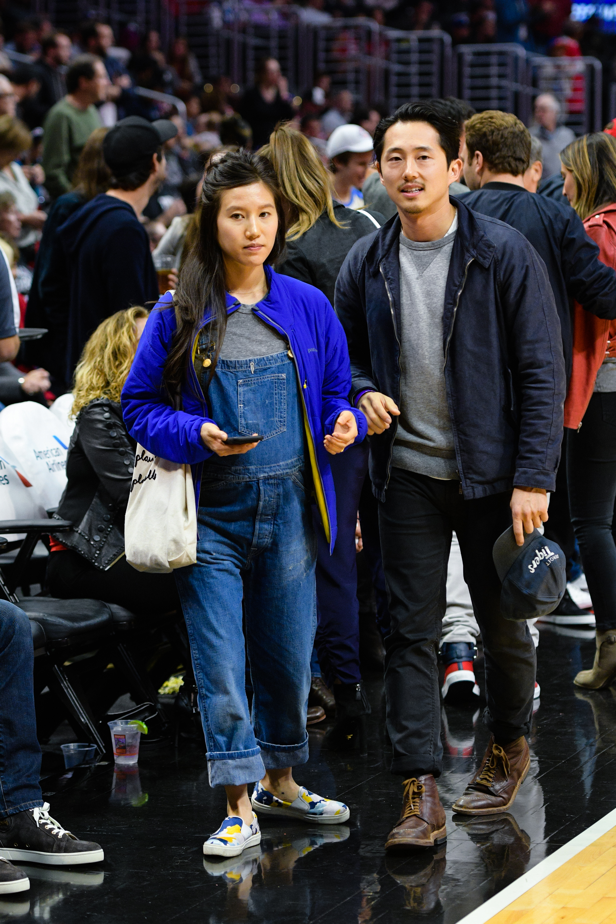 Joana Pak and Steven Yeun are pictured at a basketball game between the Detroit Pistons and the Los Angeles Clippers at Staples Center on November 7, 2016, in Los Angeles, California | Source: Getty Images