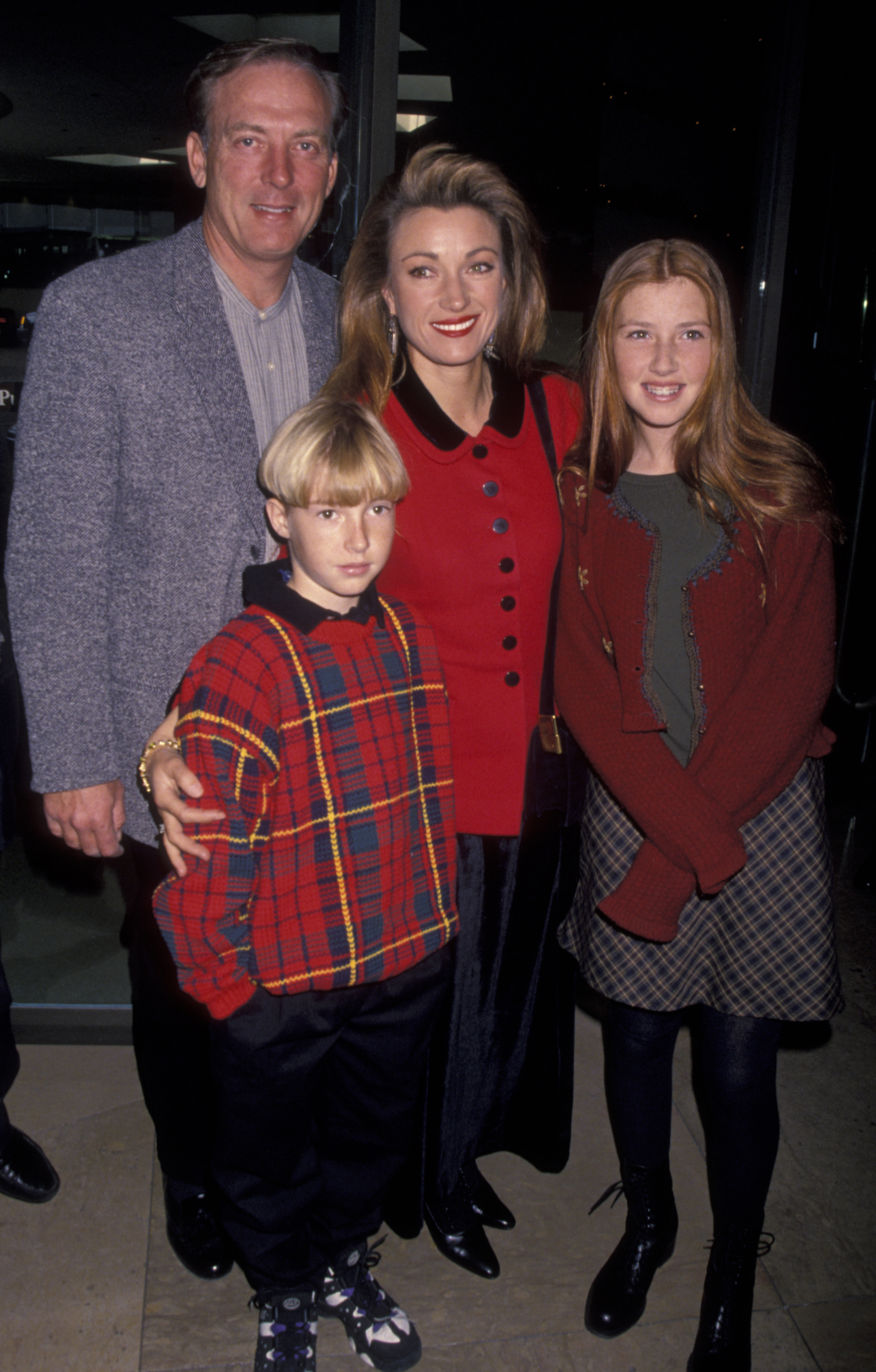 James Keach and Jane Seymour with their children at Christmas Tree Lane Benefit Silent Auction on December 10, 1994, in Beverly Hills, California. | Source: Getty Images