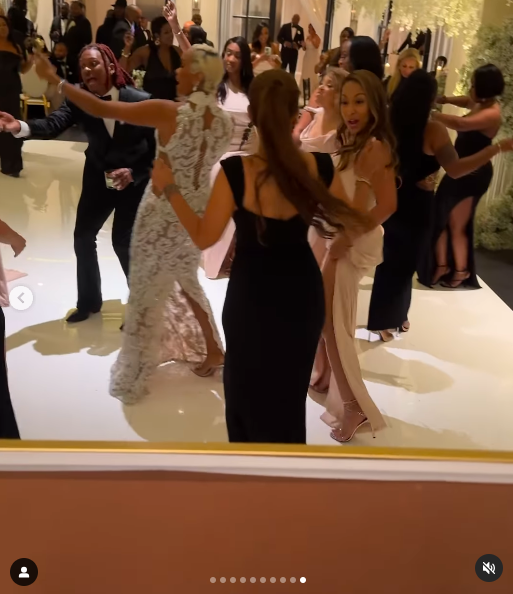 LeToya Luckett dancing with guests at her wedding, posted on August 1, 2024 | Source: Instagram/valeisha