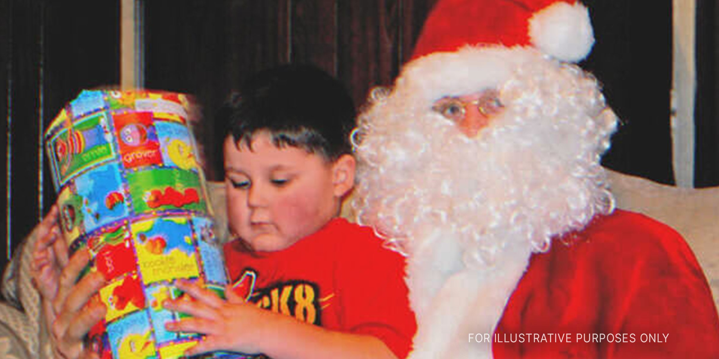 Santa Holding A Kid In His Arms. | Source: Flickr / ronnie44052 (CC BY-SA 2.0)