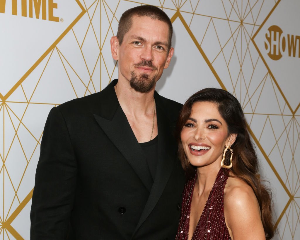 Steve Howey and Sarah Shahi at the Showtime Emmy eve nominees celebrations at San Vincente Bungalows on September 21, 2019 | Photo: Getty Images