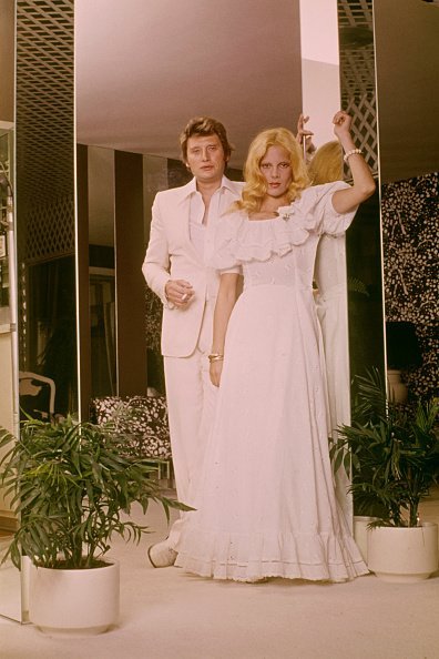 Johnny Hallyday et la chanteuse française d'origine bulgare Sylvie Vartan. | Photo : Getty Images