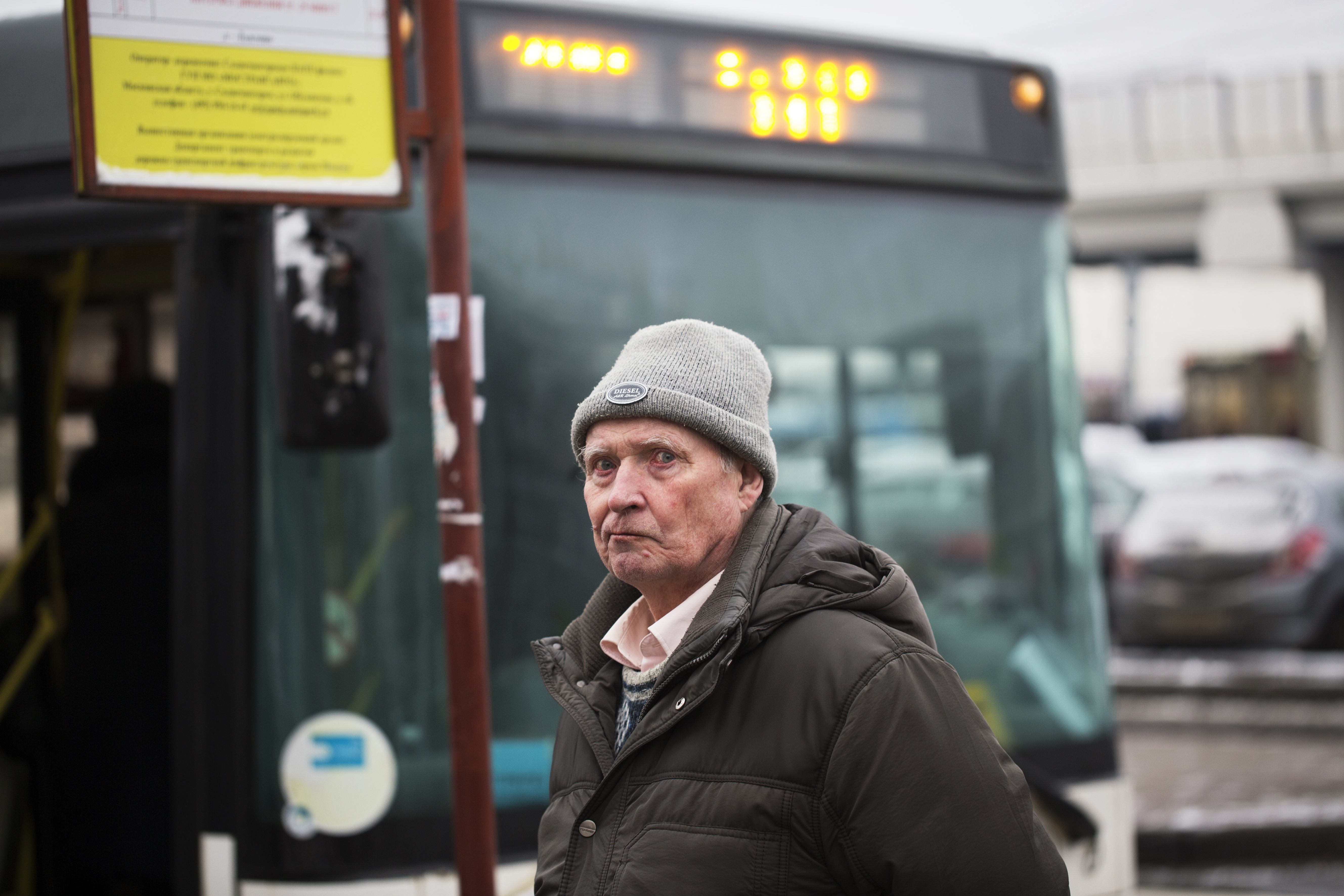 The old man at the bus stop | Source: Shutterstock