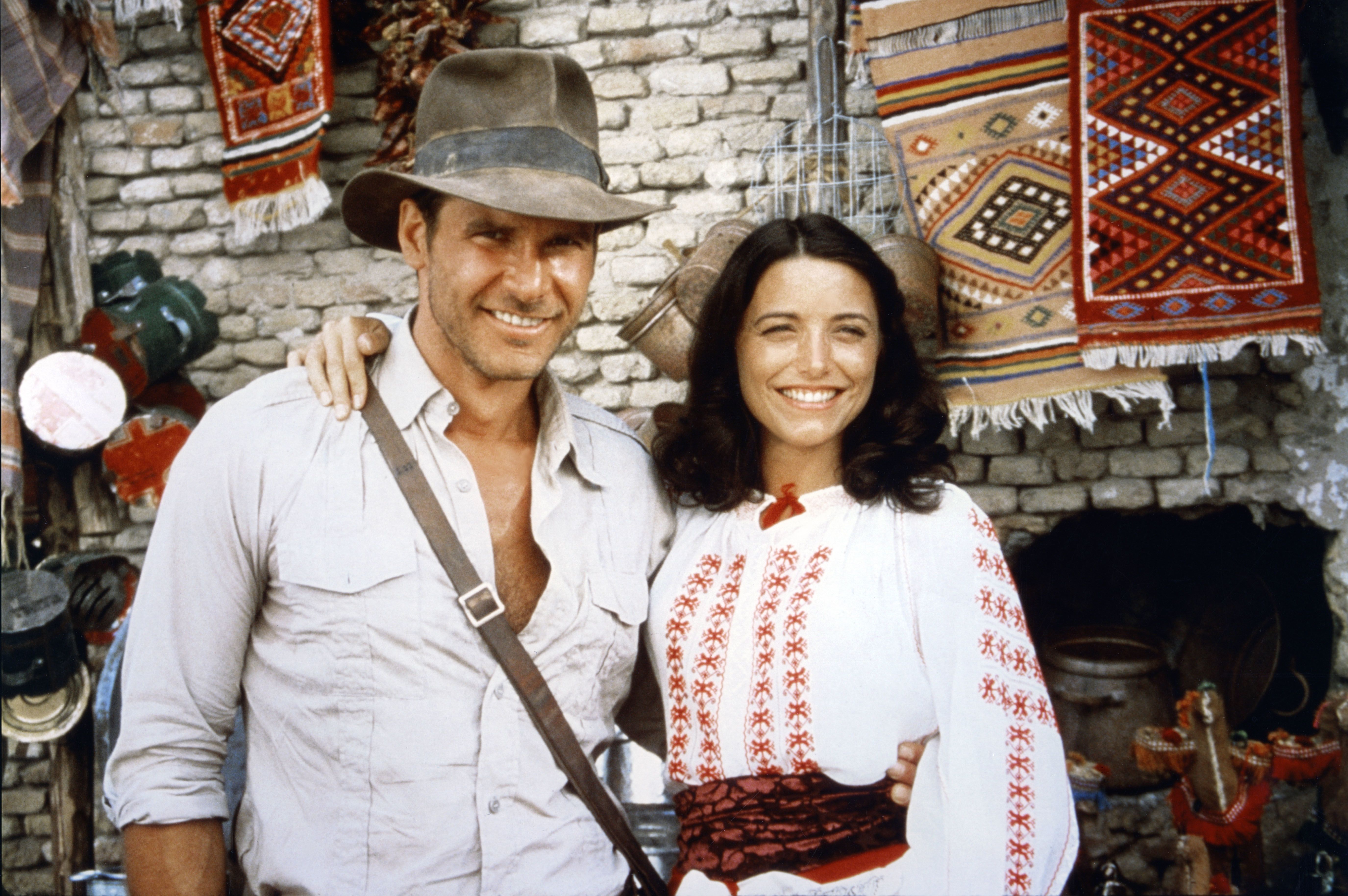 L'acteur américain Harrison Ford et l'actrice Karen Allen sur le tournage de "Raiders of the Lost Ark". | Photo : Getty Images