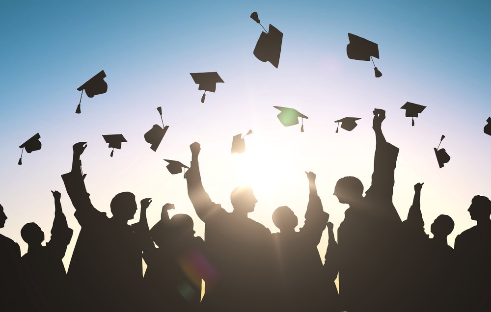 A silhouette of a graduation ceremony. | Photo: Shutterstock