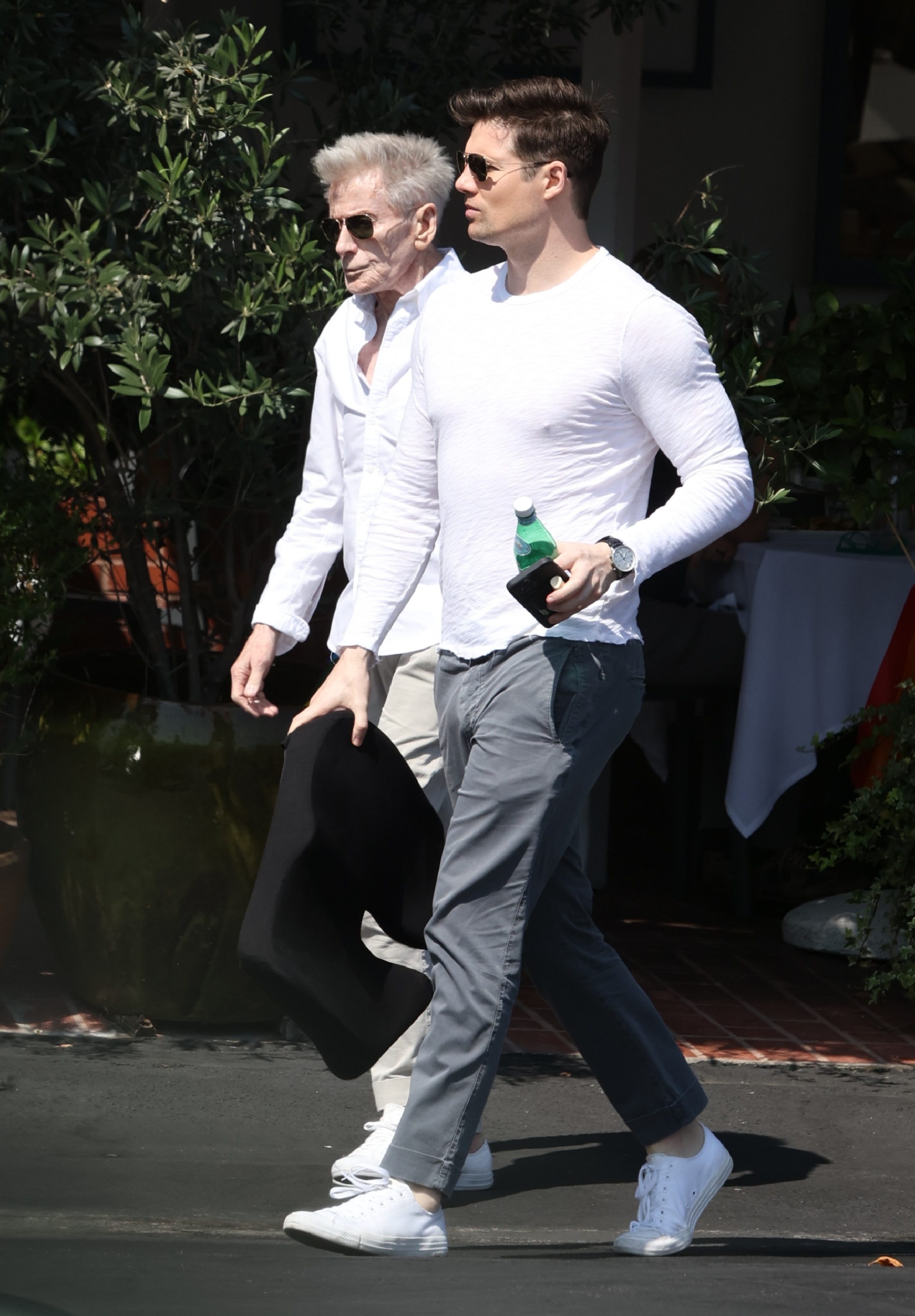 Side by side in the California sun, Calvin Klein and long-time partner Kevin Baker made a casual yet stylish exit from Mauro Cafe. The appearance marked one of their increasingly rare public sightings, with the pair reflecting their usual preference for simplicity, privacy, and sartorial ease.