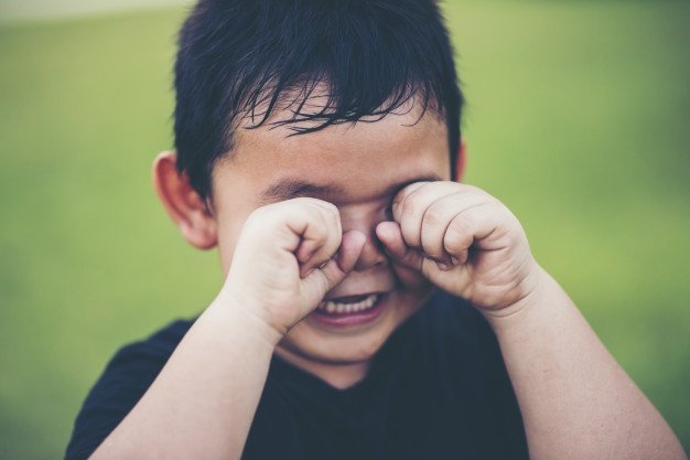 Un petit garçon qui pleure. | Photo : Freepik