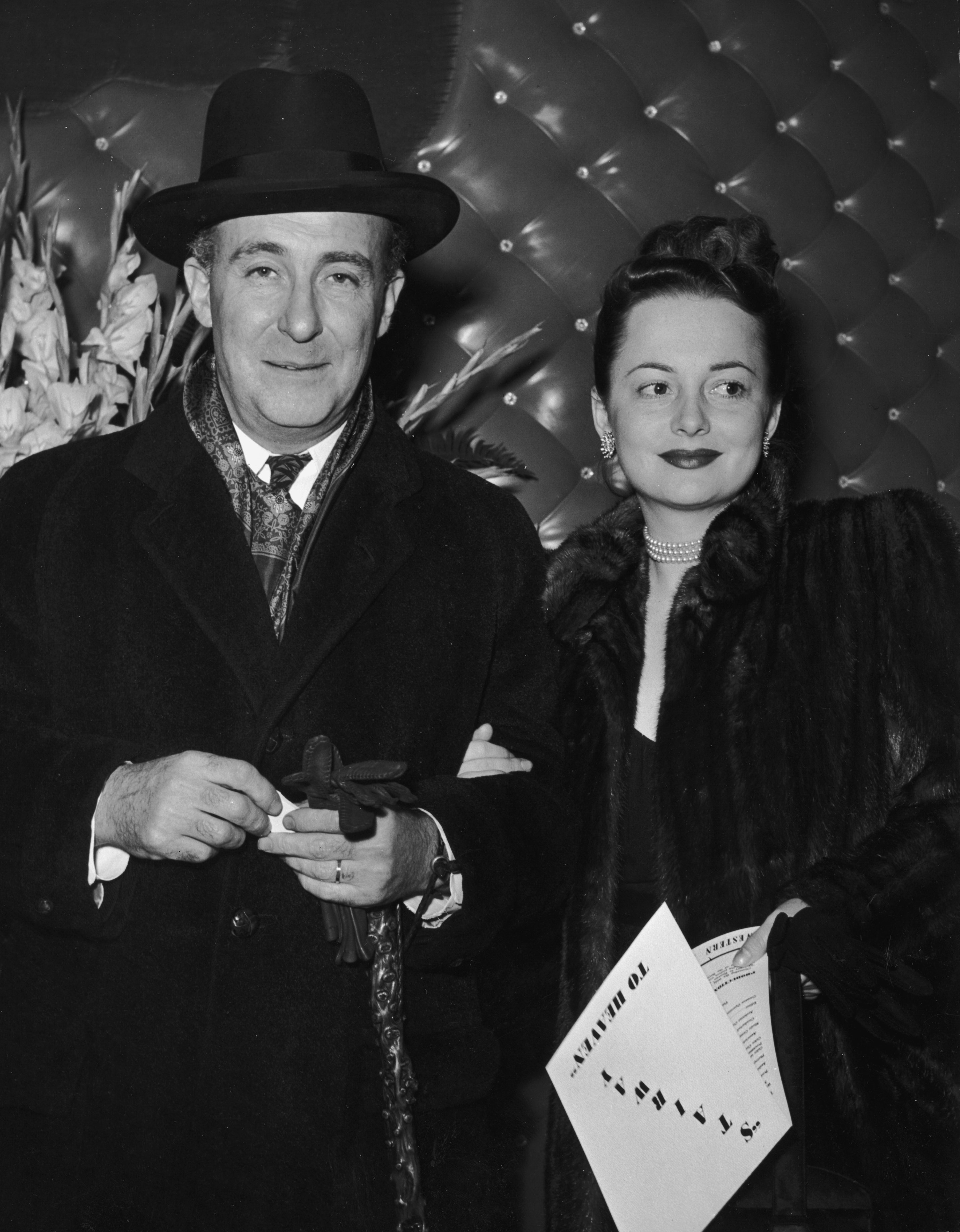 Marcus Goodrich and Olivia de Havilland at the premiere of "Stairway to Heaven," circa 1947. | Source: Hulton Archive/Getty Images