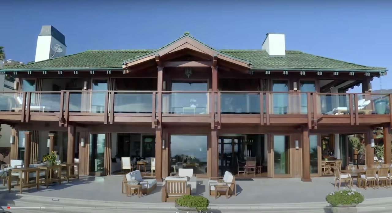 La propiedad de $ 100 millones de Pierce Brosnan en Malibu, Estados Unidos. | Foto: YouTube/Archidigest