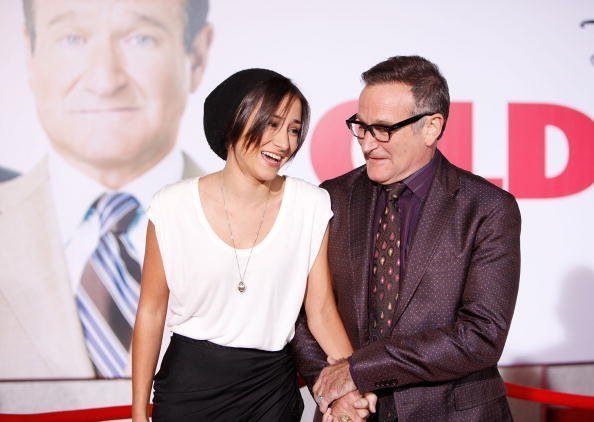 Zelda Williams (L) and Robin Williams arrive to the Los Angeles premiere of "Old Dogs" held at the El Capitan Theatre on November 9, 2009 in Hollywood, California | Photo: Getty Images