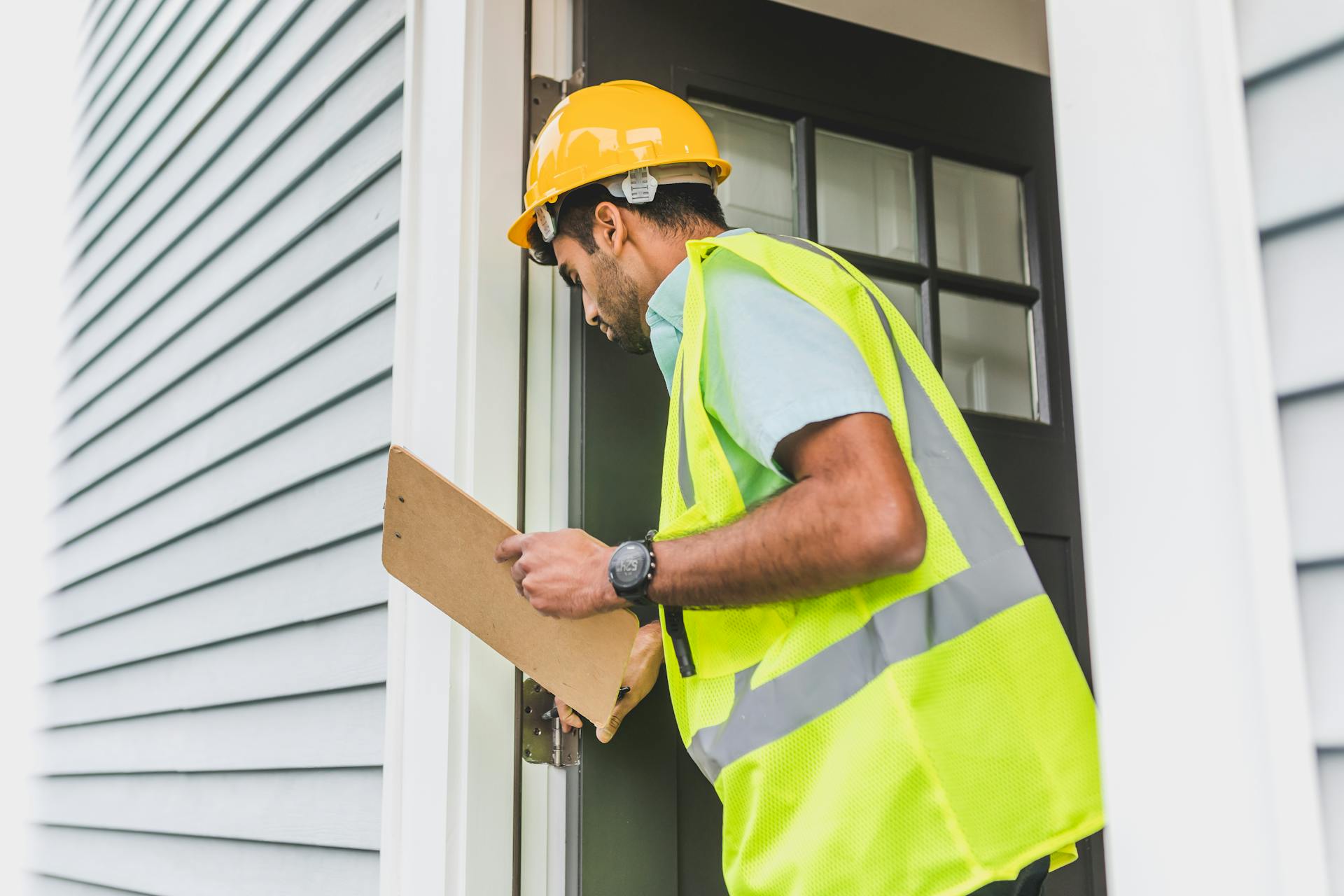 A city inspector | Source: Pexels