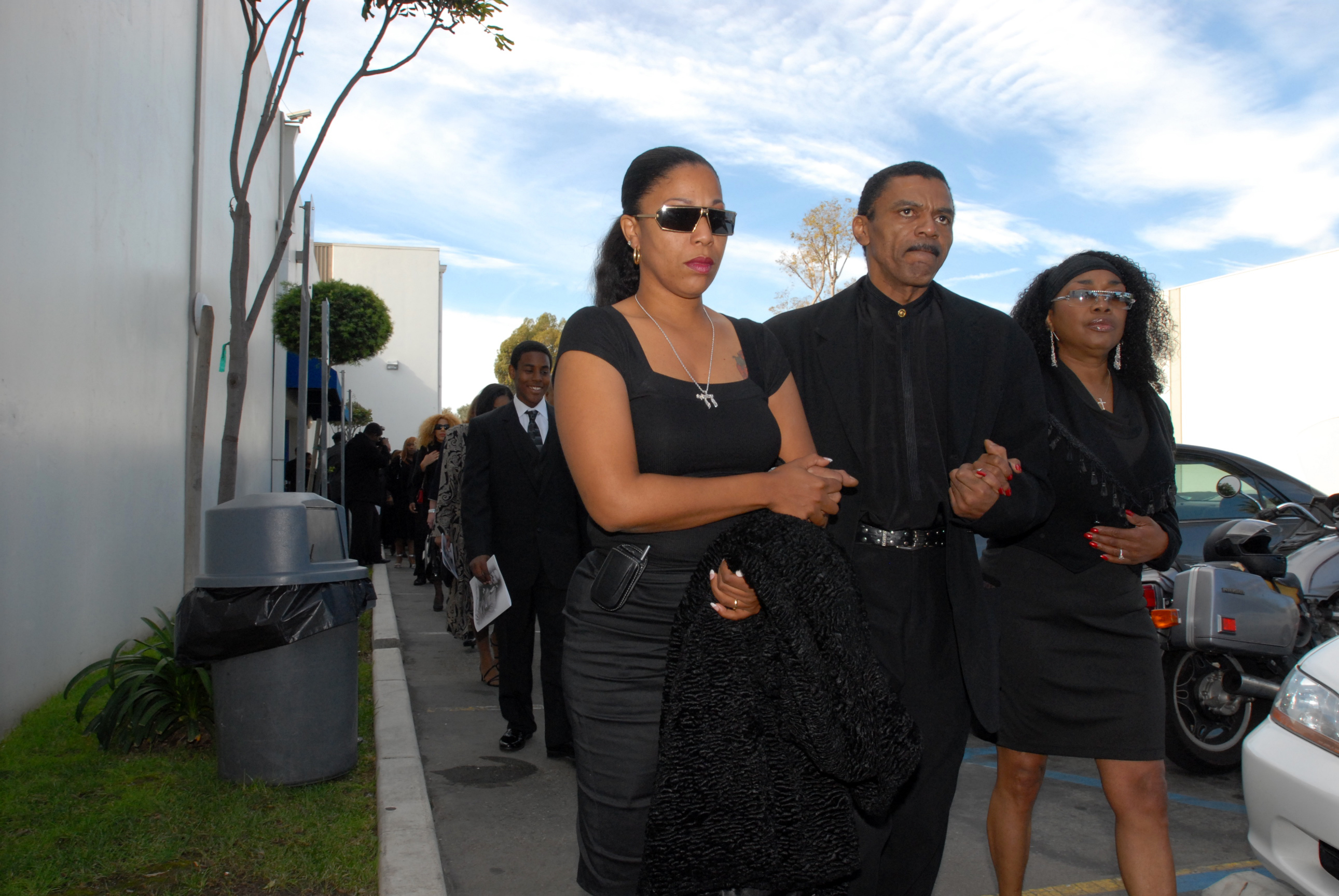 Ike Turner, Jr., his sister Mia Turner, and a woman arrive to the memorial service for his father at the City of Refuge Greater Bethany Community Church, in Gardena on December 21, 2007 | Source: Getty Images