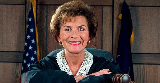 Judge Judy Sheindlin on the set of her television show, "Judge Judy," on December 2, 1997, in Los Angeles, California | Photo: Bob Riha, Jr./Getty Images