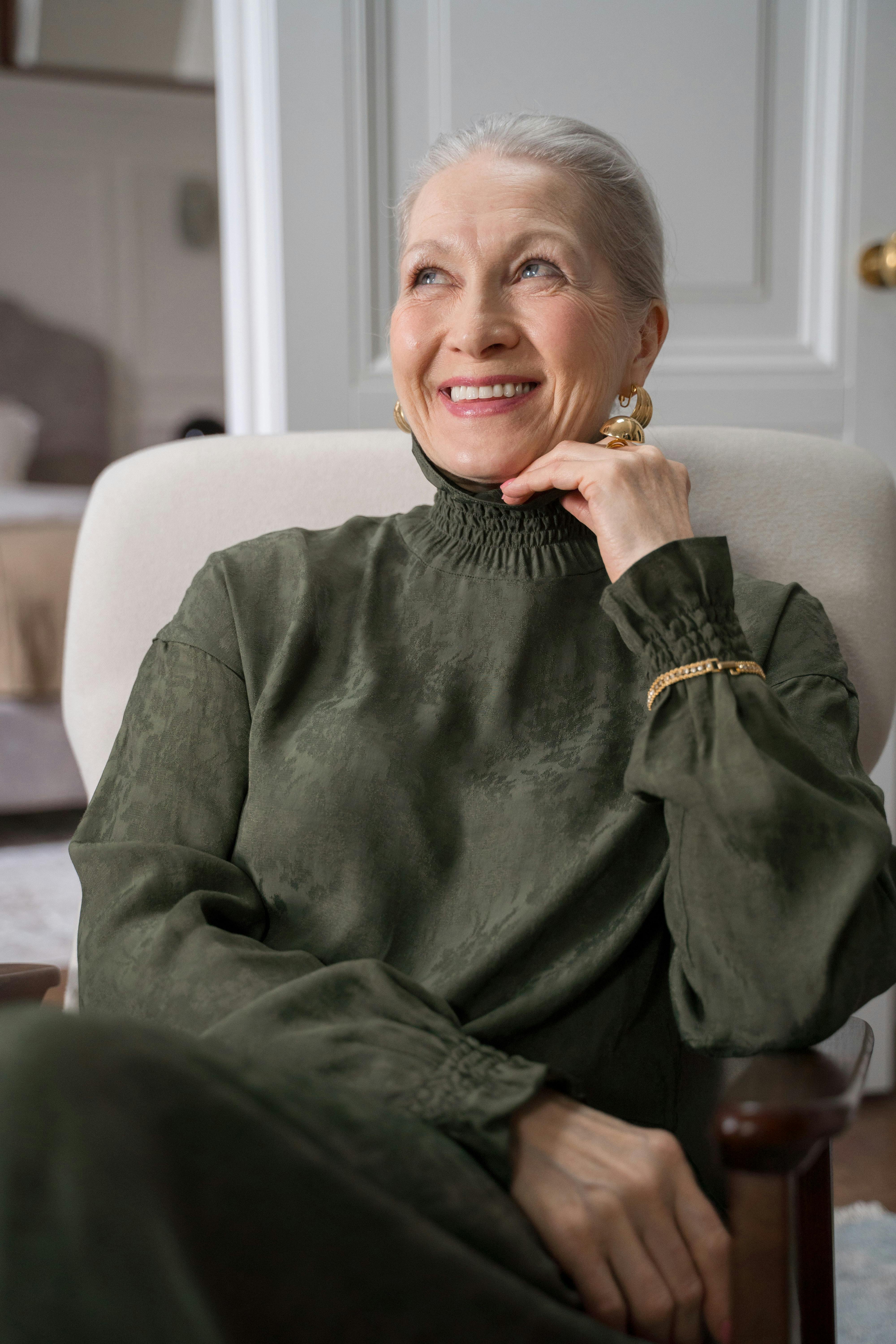 A happy woman at home | Source: Pexels