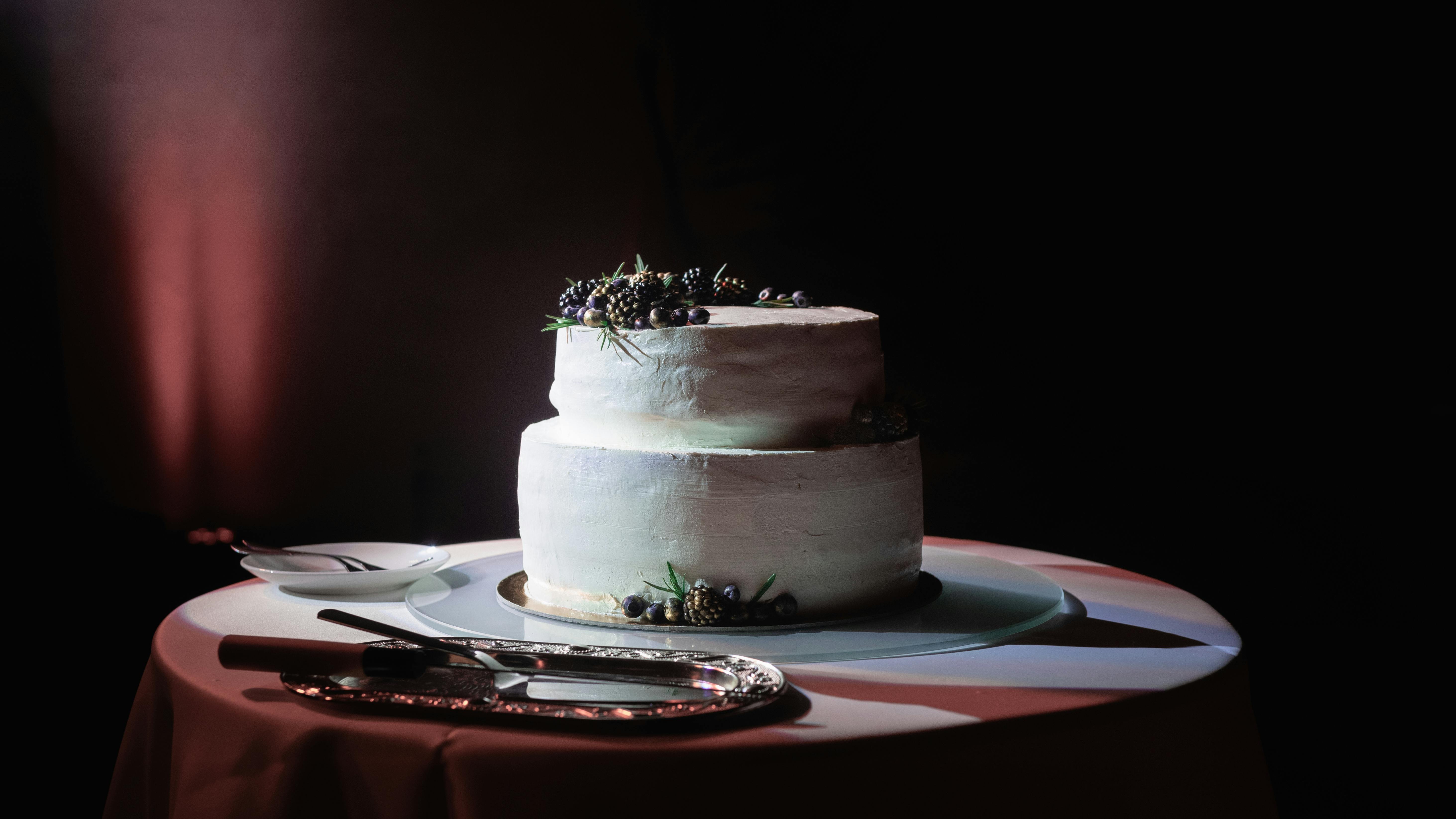 Two-layer cake | Source: Pexels