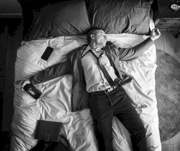 Man passed out on bed. Photo: Freepik