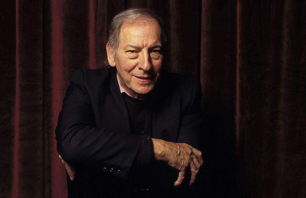 Roger Borniche le 1er novembre 1996 au Salon du livre de Brive, La Gaillarde, France. | Photo : Getty Images