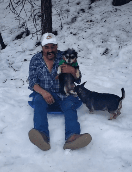 El protagonista del video viral y sus mascotas. | Foto: Captura de Tiktok/guiye59
