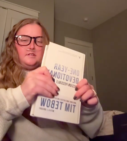Anna Grace Phelan showing her followers the book she got from Tim Tebow. | Source: TikTok/@phelann.annaa
