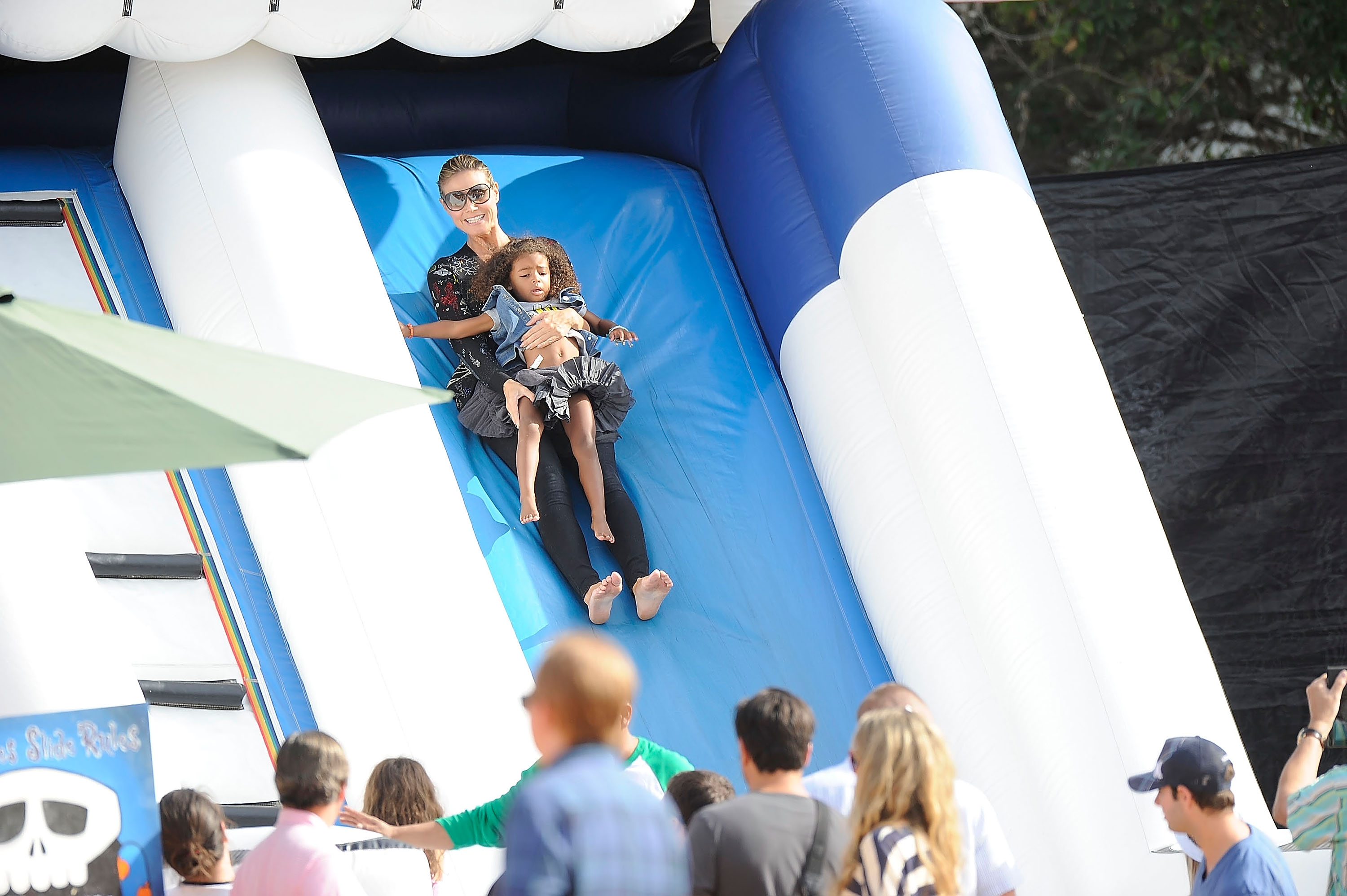Heidi Klum seen going down a jumping castle slide with her daughter Lou Samuel at the Mr. Bones pumpkin patch on October 6, 2012, in Los Angeles, California. | Source: Getty Images
