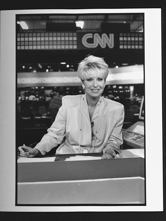 CNN anchor Bobbie Battista at desk on set during broadcast at Cable News Network HQ. | Photo: Getty Images