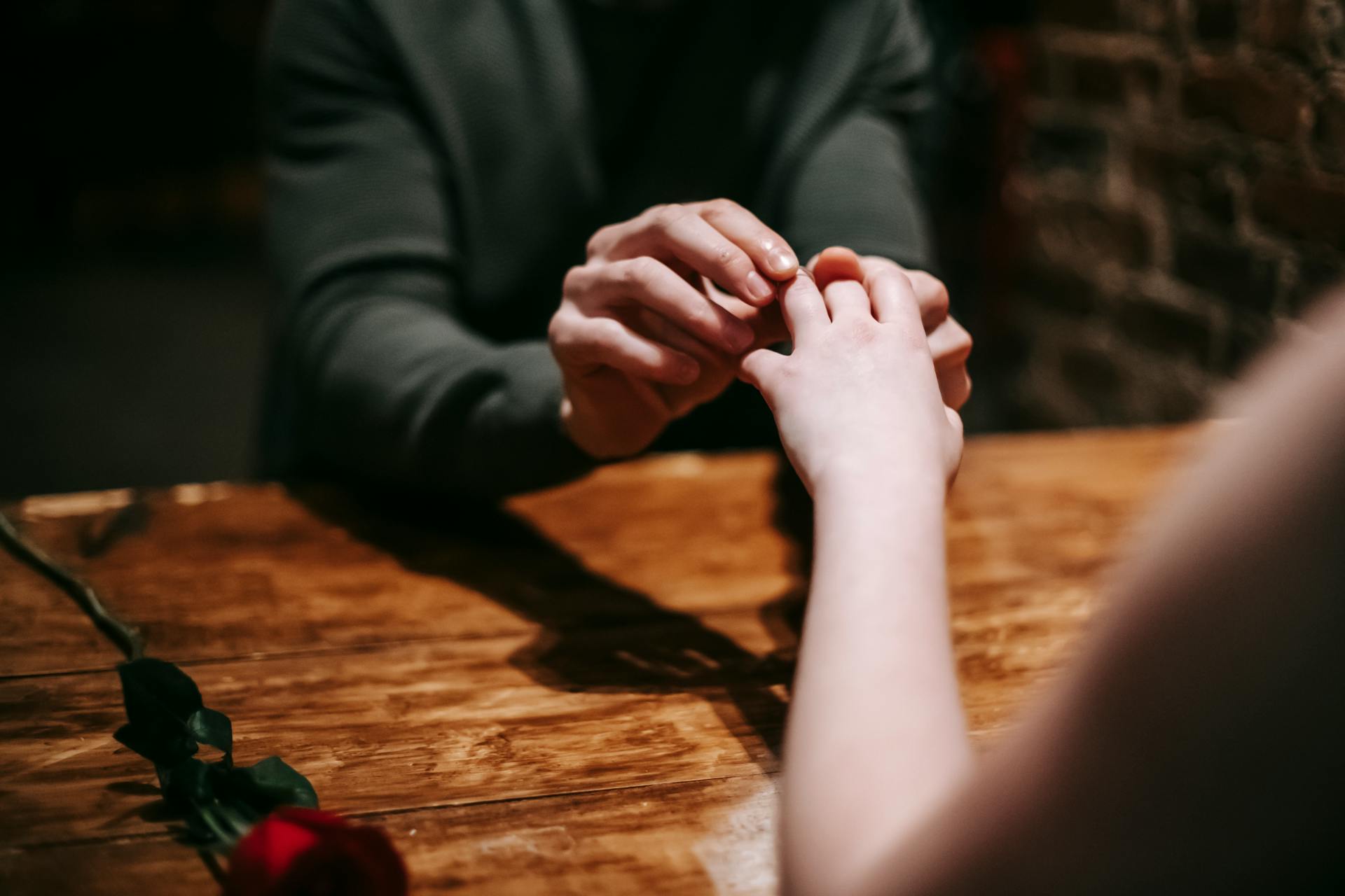 A man placing a ring on a woman's finger | Source: Pexels