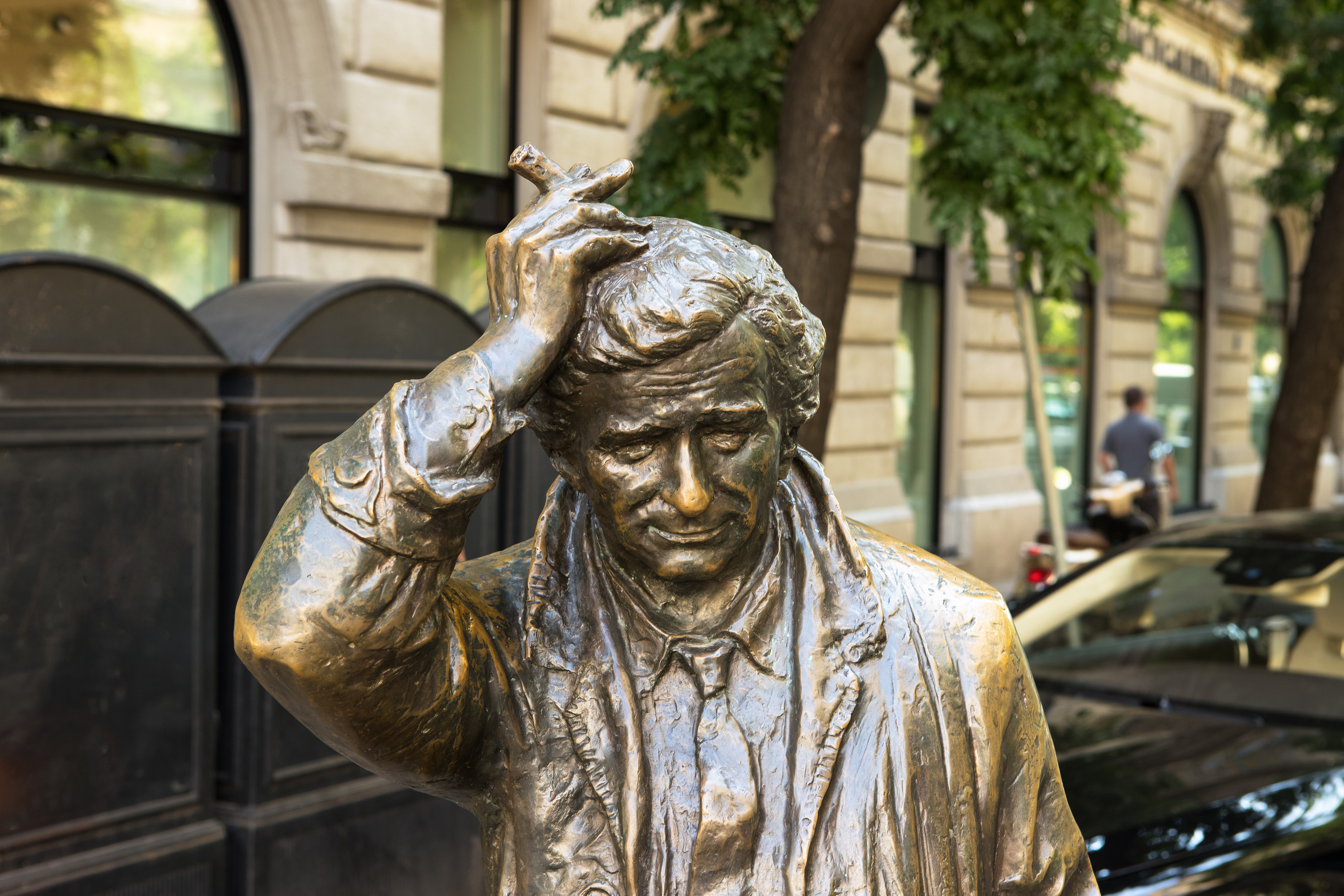 Statue of Peter Falk in Budapest, Hungary. | Source: Shutterstock