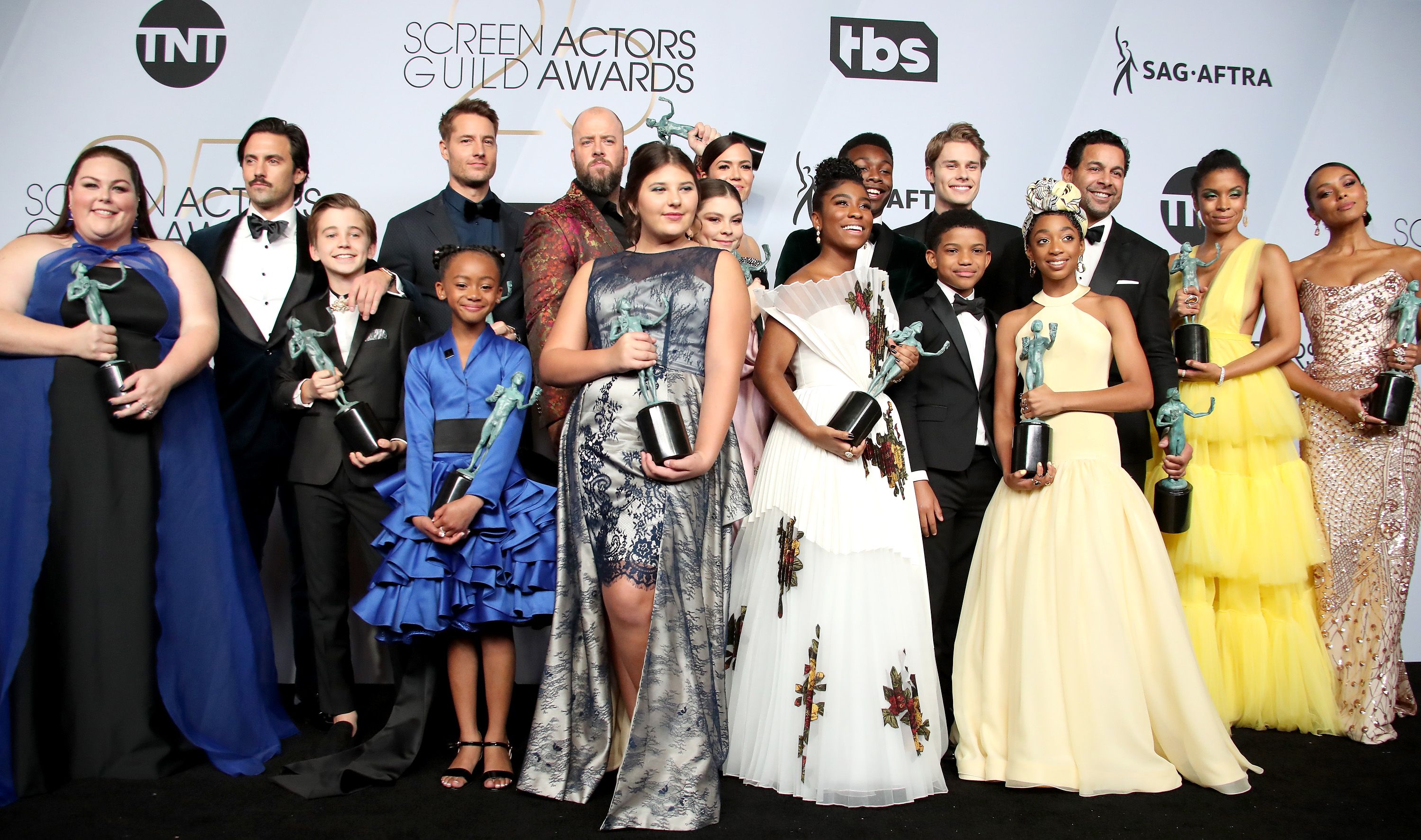 The cast of "This Is Us'" after winning an award at the 25th Annual Screen Actors Guild Awards on January 27, 2019, in Los Angeles, California | Photo: Dan MacMedan/Getty Images