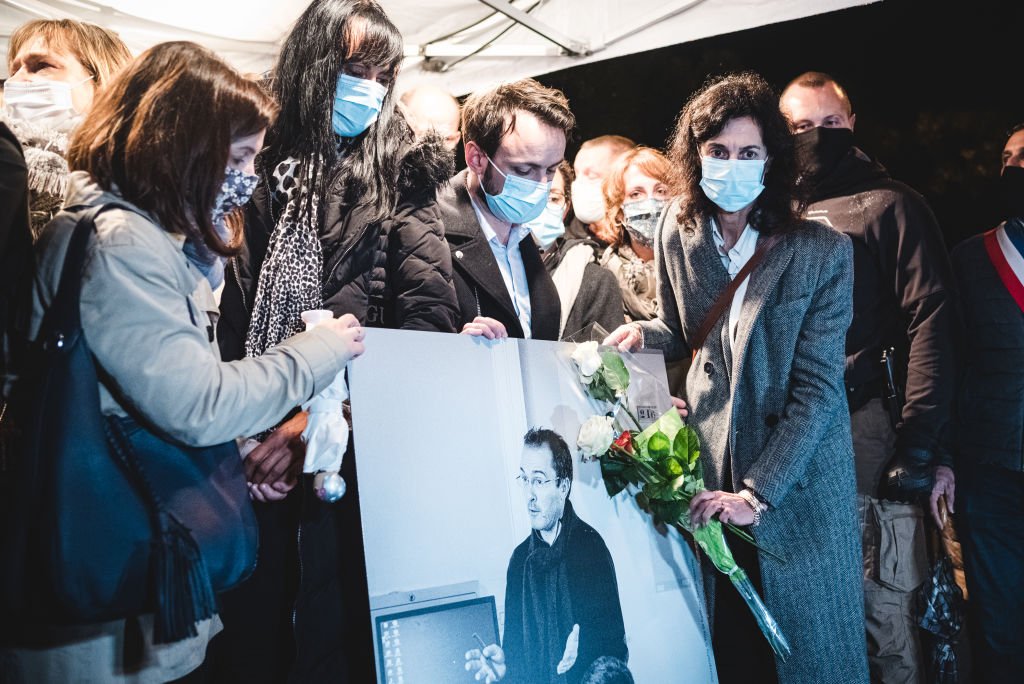 Marche blanche en mémoire du professeur décapité à Paris. | Photo : Getty Images