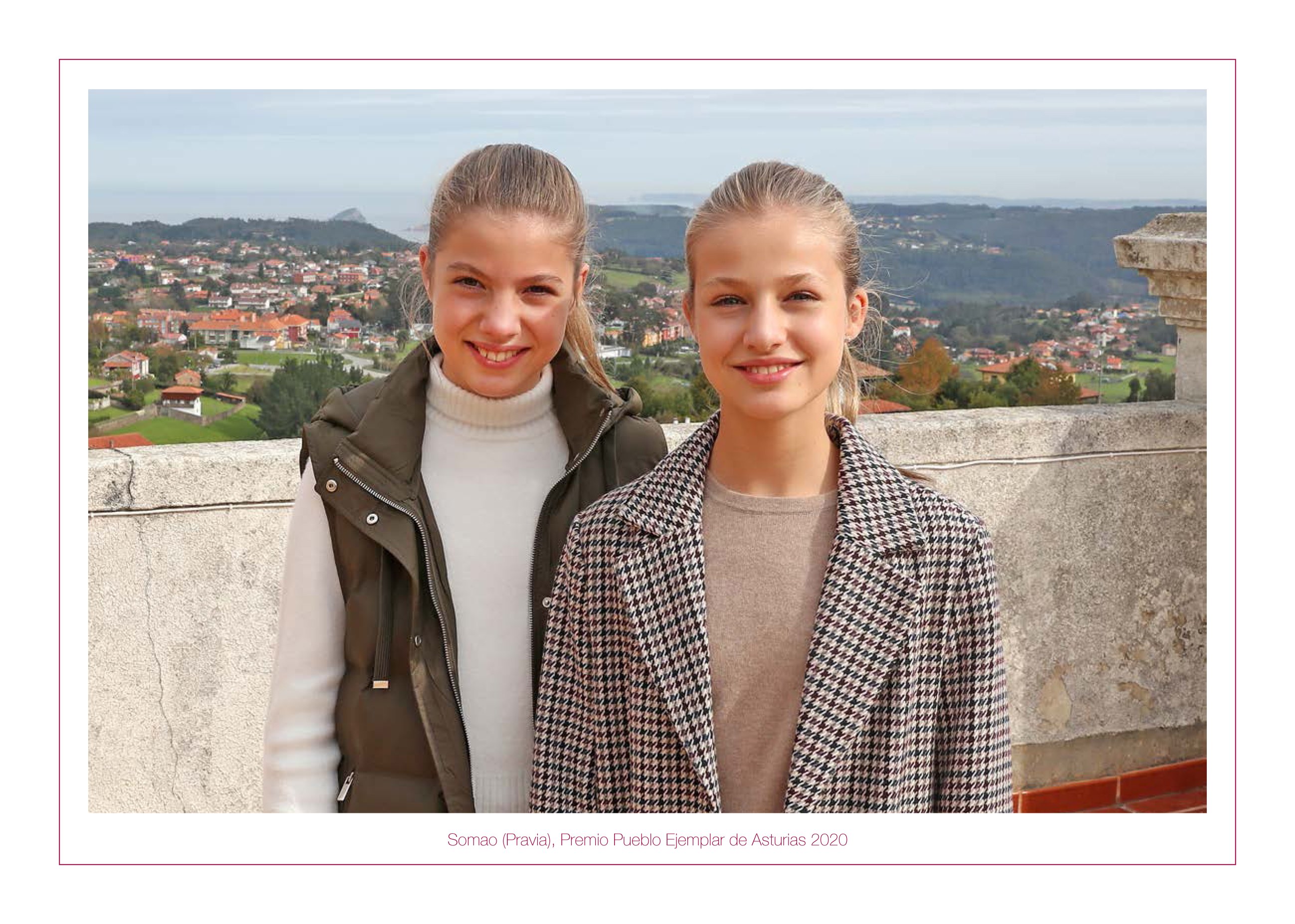 Tarjeta navideña de la Princesa Leonor y la Princesa Sofía en diciembre de 2020 en Madrid. | Foto: Getty Images
