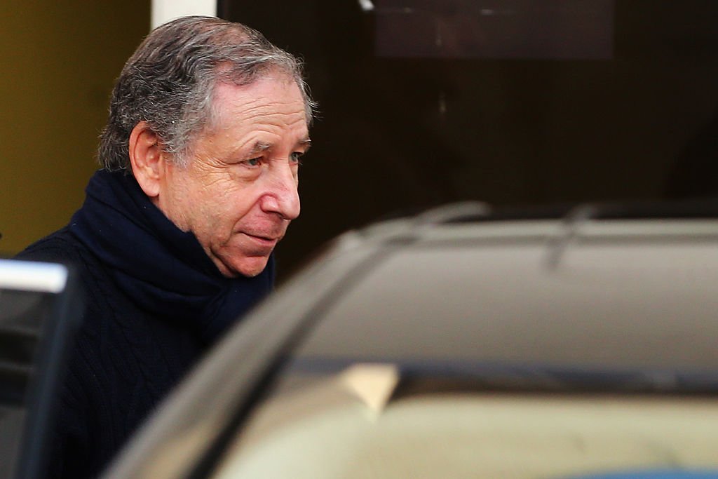 Jean Todt verlässt das Universitätsklinikum Grenoble, wo der ehemalige deutsche Formel-1-Fahrer Michael Schumacher behandelt wird | Quelle: Getty Images