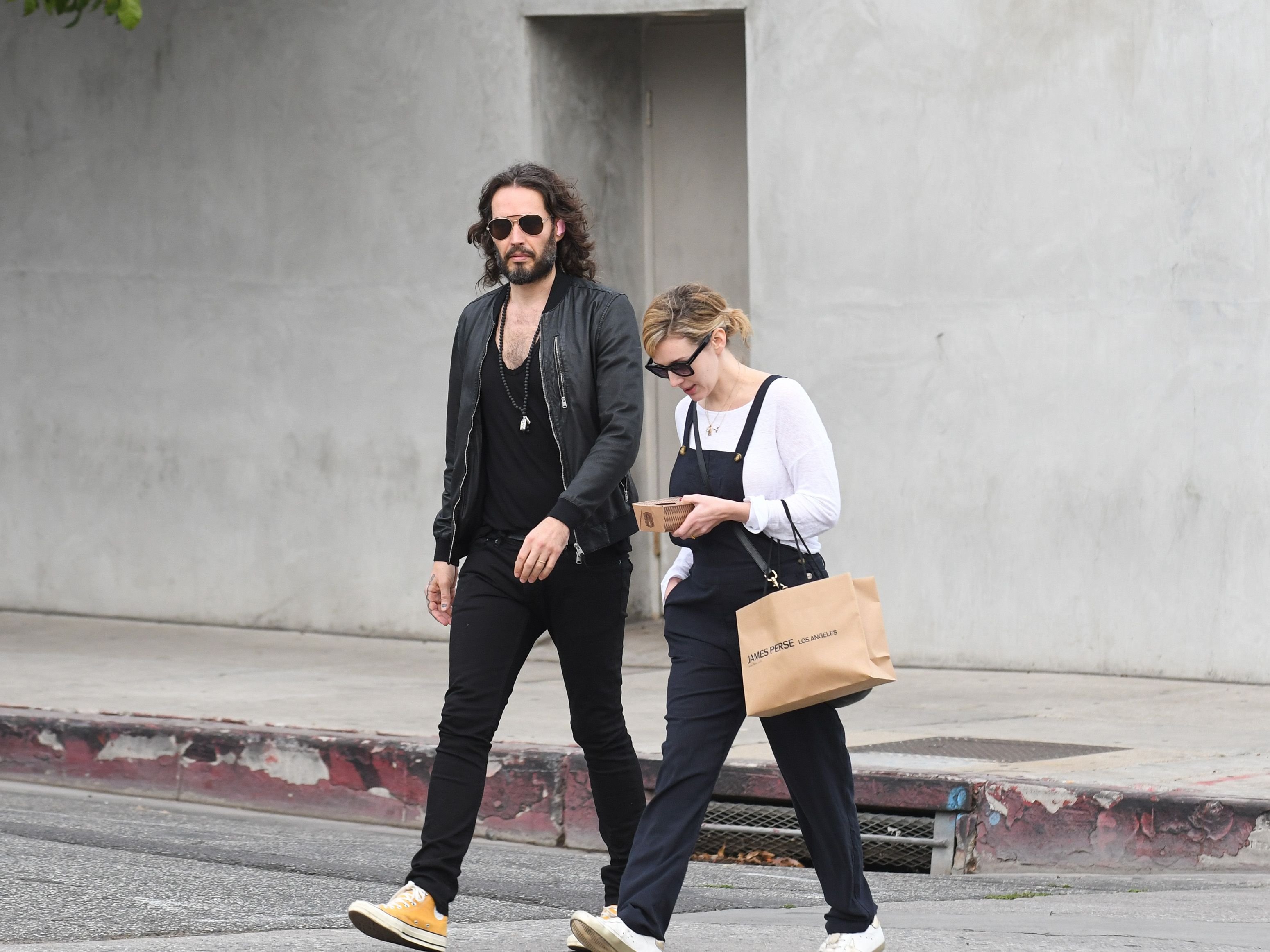  Russell Brand and Laura Gallacher in Los Angeles, California in January 2018 | Source: Getty Images