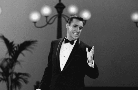 American comedian and singer Jim Nabors wears a tuxedo and performs on a television show, September 12, 1965. | Source: Getty Images