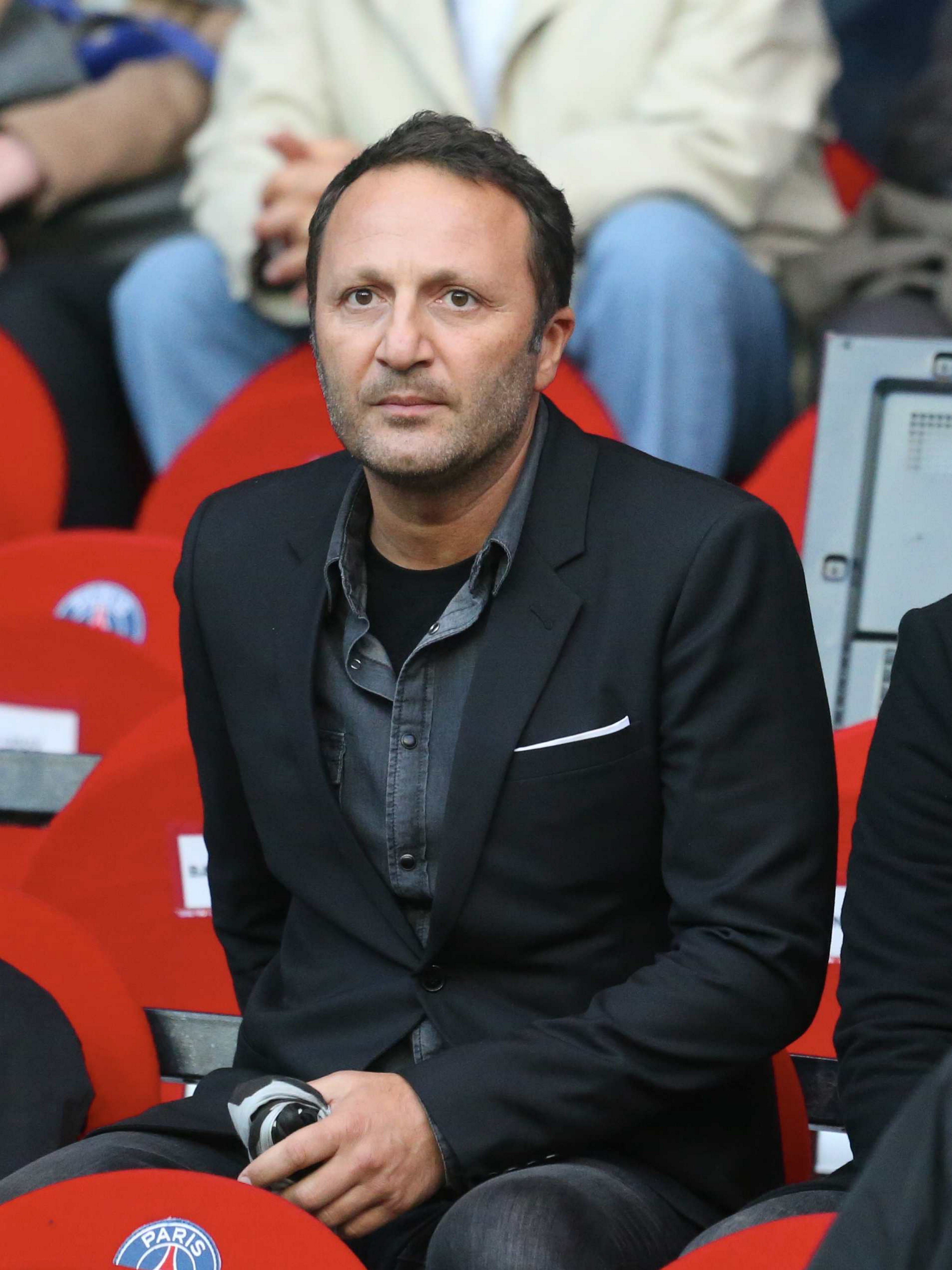 Jacques Essebag (Arthur) au Parc Des Princes le 7 mai 2014 à Paris, France. | Photo : Getty Images Jacques Essebag (Arthur) au Parc Des Princes le 7 mai 2014 à Paris, France. | Photo : Getty Images