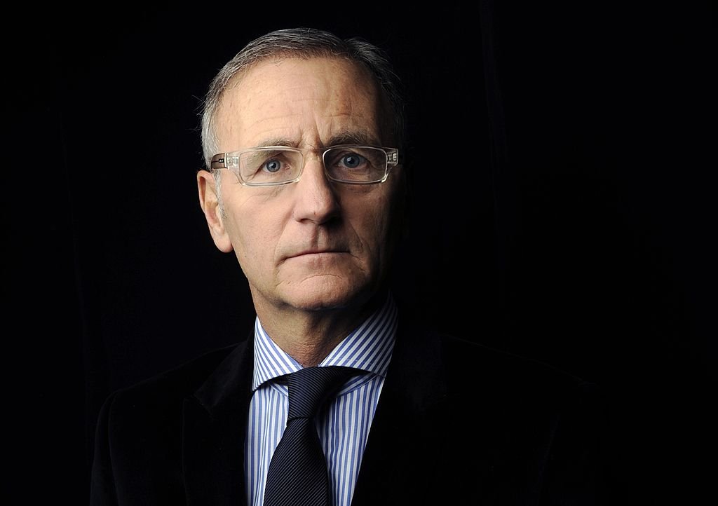 André Vallini pose le 11 janvier 2012 au siège de la campagne du parti à Paris. | Photo : Getty Images