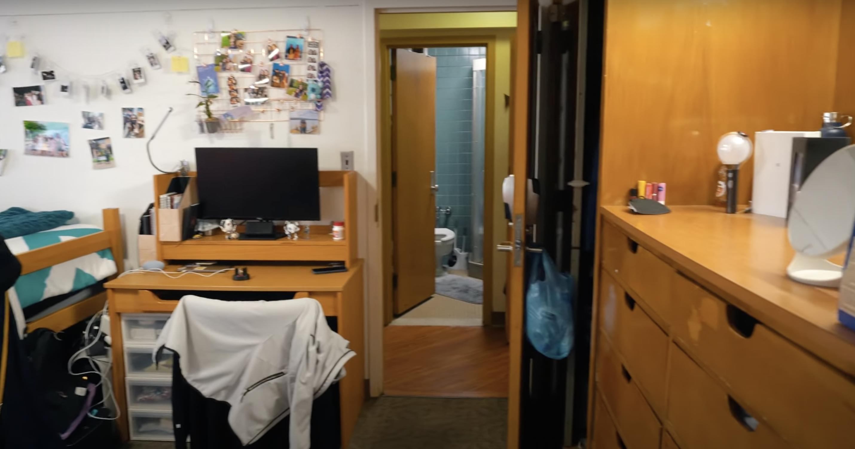 A tour of Carnegie Mellon University's freshmen dorms on May 28, 2022 | Source: YouTube/Deya Liao