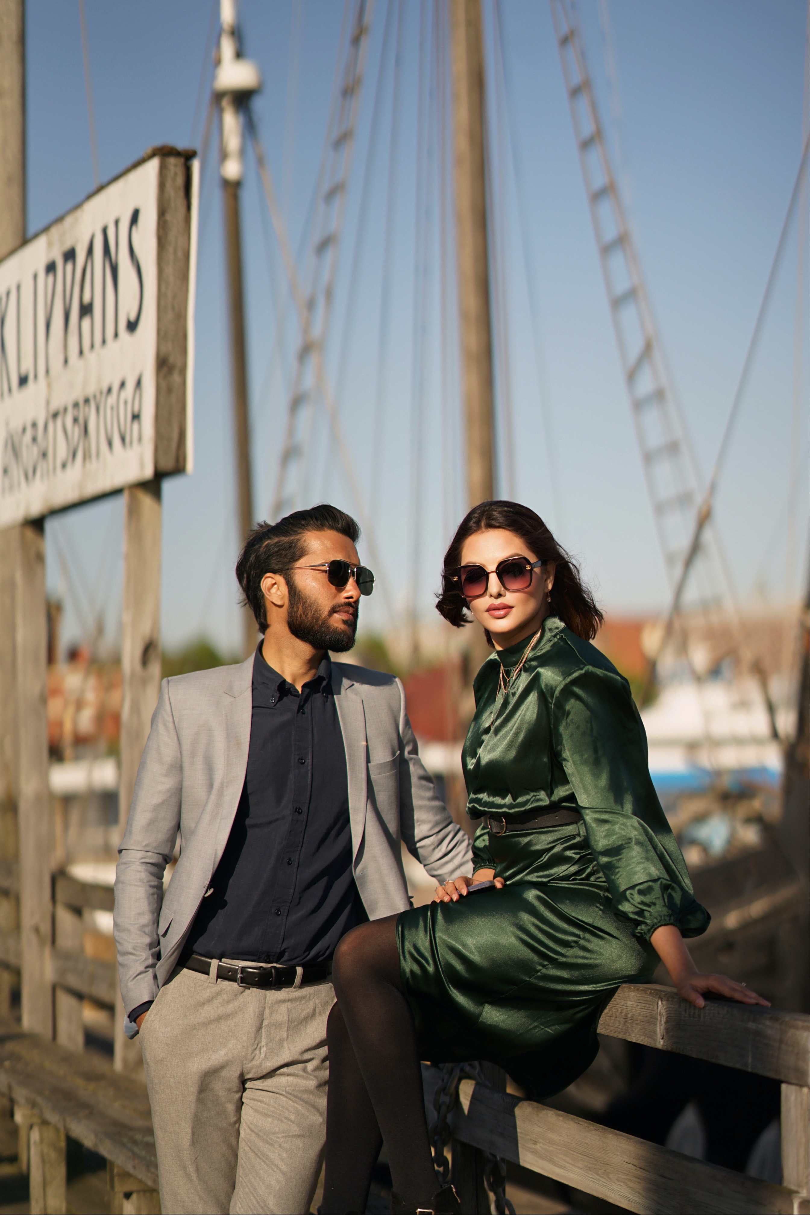 A couple poses in their stylish clothes. | Source: Pexels