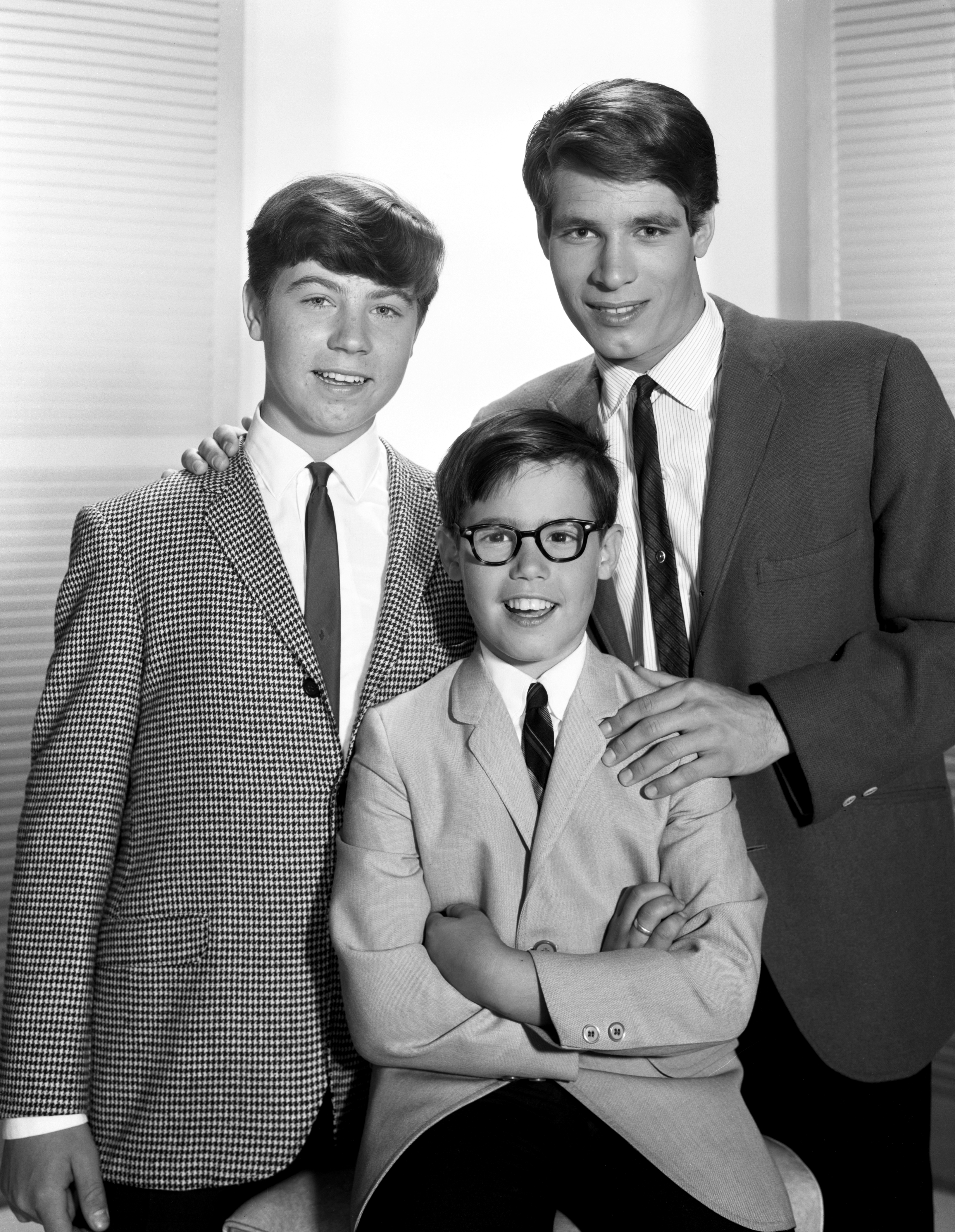 Stanley and Barry Livingston with Don Grady as their characters from "My Three Sons" in Los Angeles, California on May 8, 1965 | Source: Getty Images