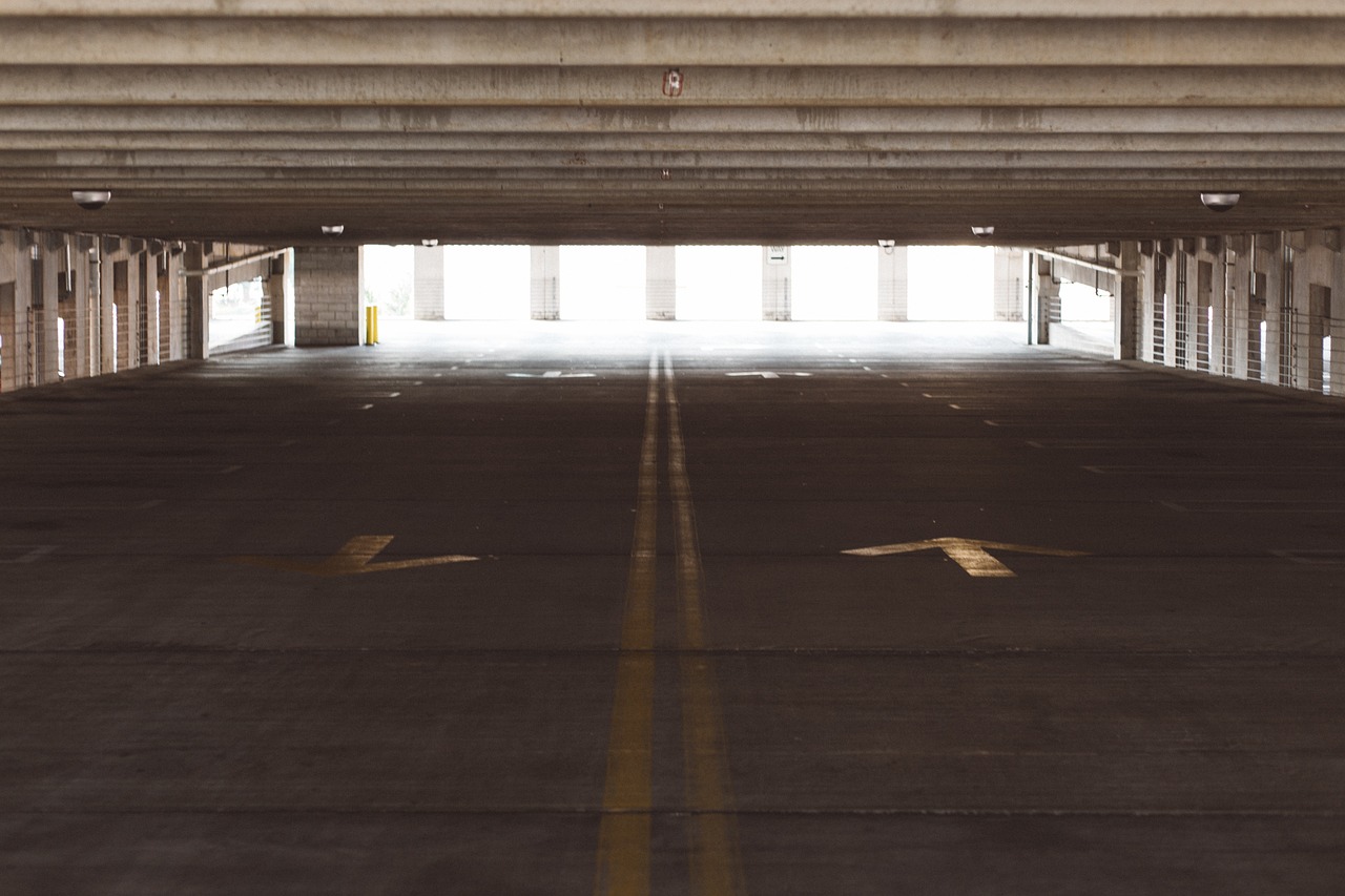 A parking lot | Source: Pixabay