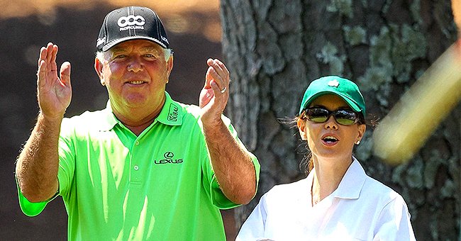 Mark O'Meara, and his wife, Meredith, at Augusta National Golf Club in Augusta, Ga., on Wednesday, April 9, 2014 | Photo: Getty Images